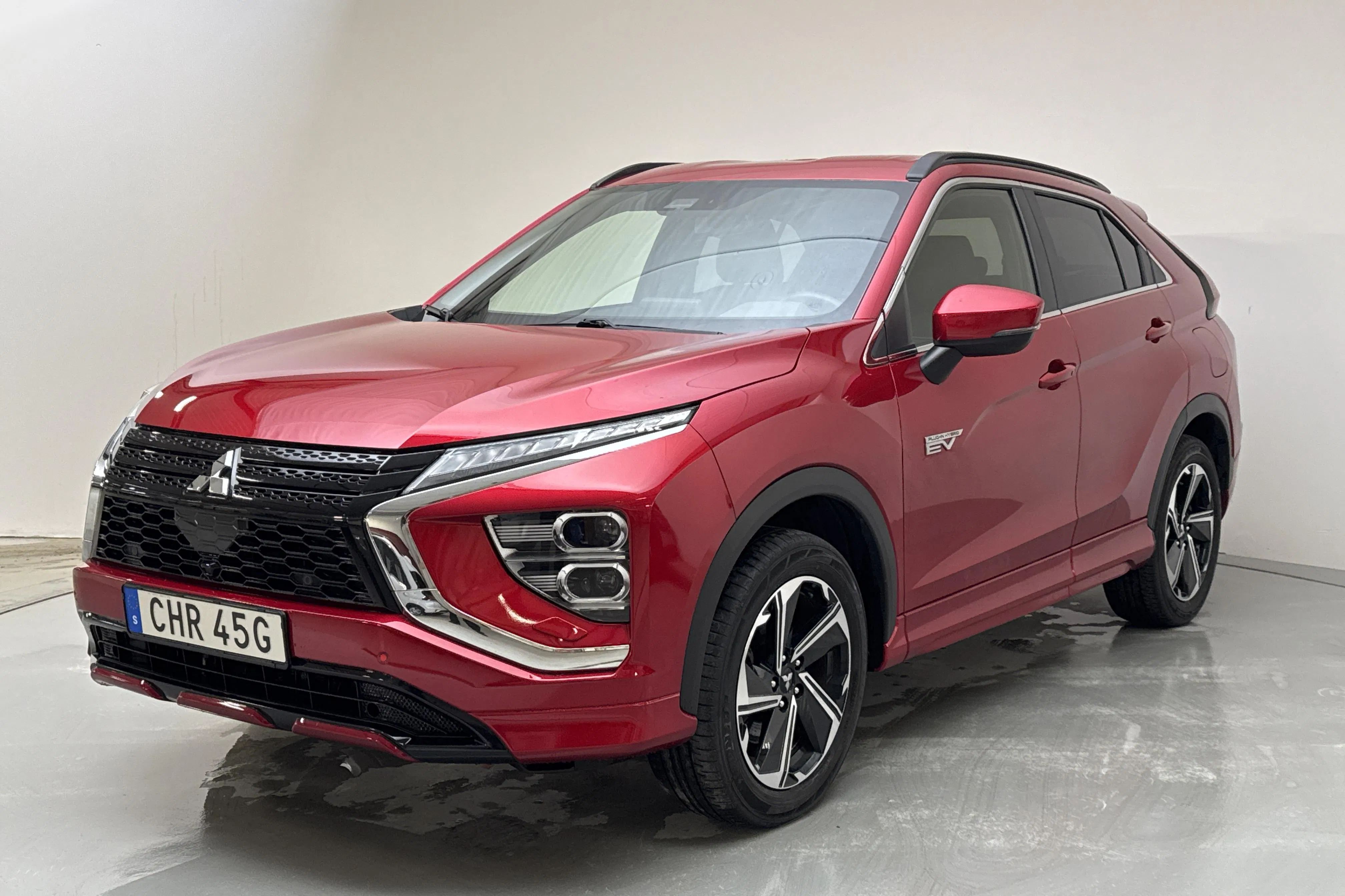 Presentationsfoto 1 av 19: Mitsubishi Eclipse Cross 2.4 PHEV 4WD (185hk) - 7 025 mil - Automat - röd - 2021