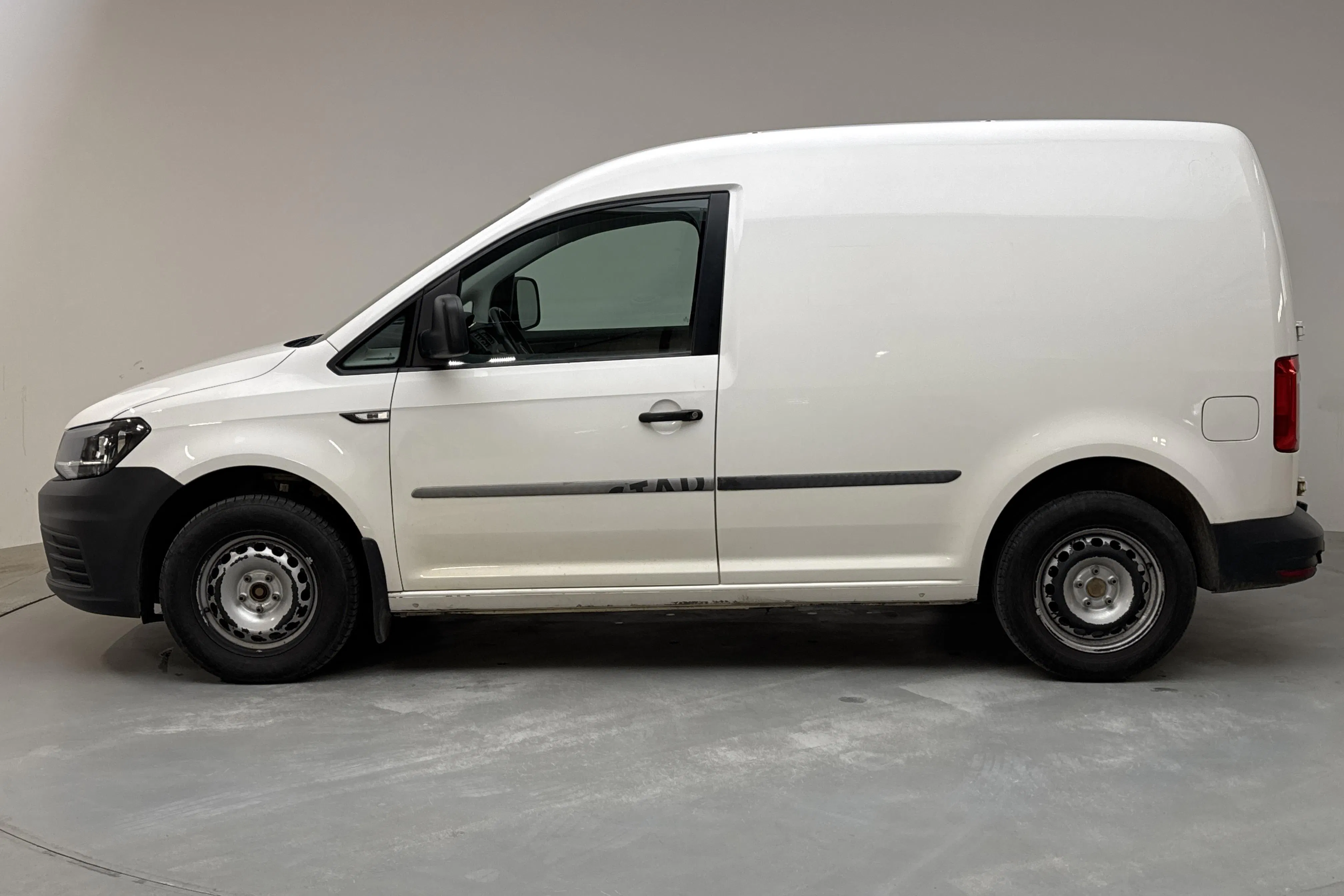 Presentationsfoto 2 av 10: VW Caddy 2.0 TDI Skåp (75hk) - 7 939 mil - Manuell - vit - 2017