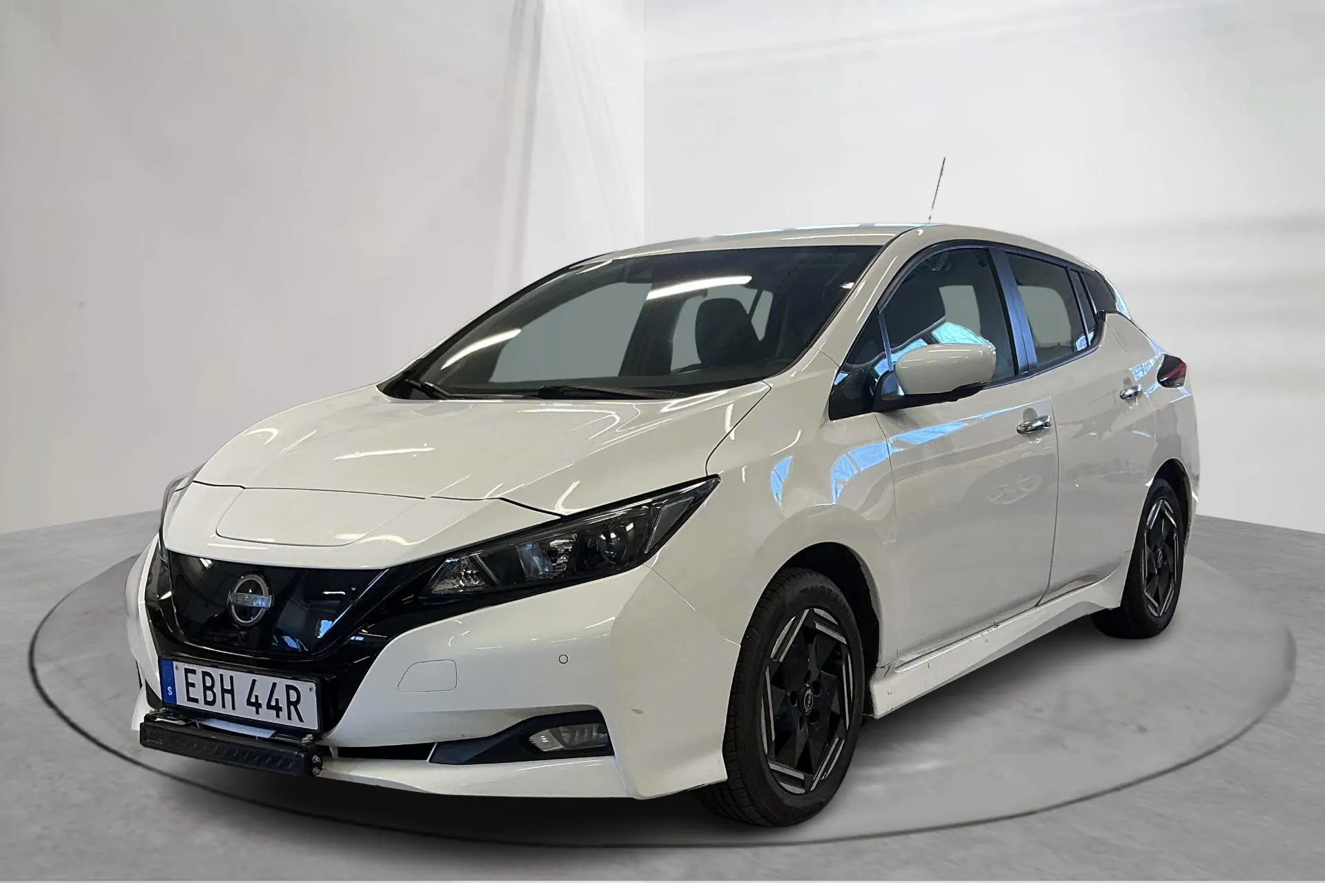 Presentationsfoto 1 av 17: Nissan LEAF 5dr 40kWh (150hk) - 9 622 mil - Automat - vit - 2022