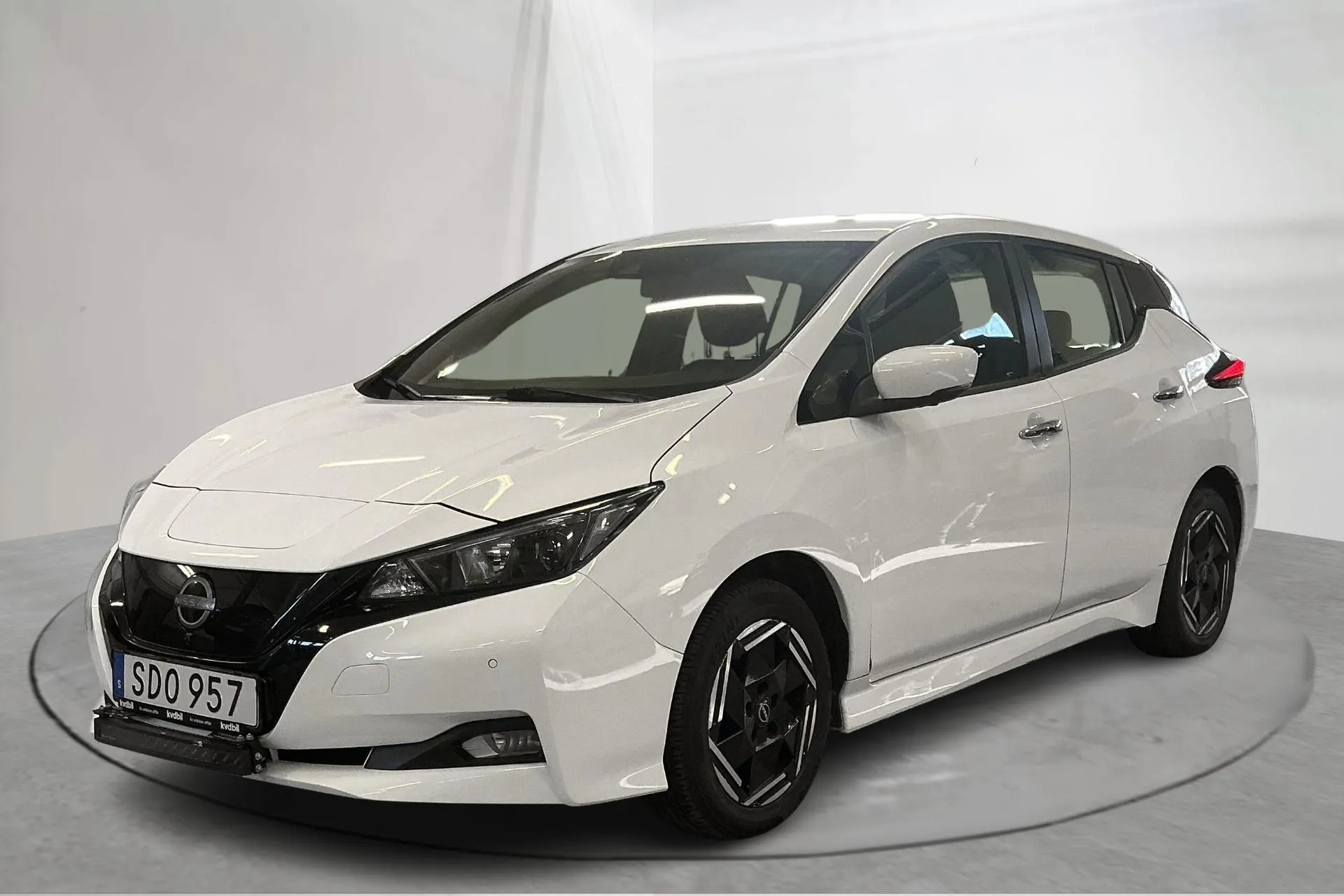 Presentationsfoto 1 av 16: Nissan LEAF 5dr 40kWh (150hk) - 9 509 mil - Automat - vit - 2023