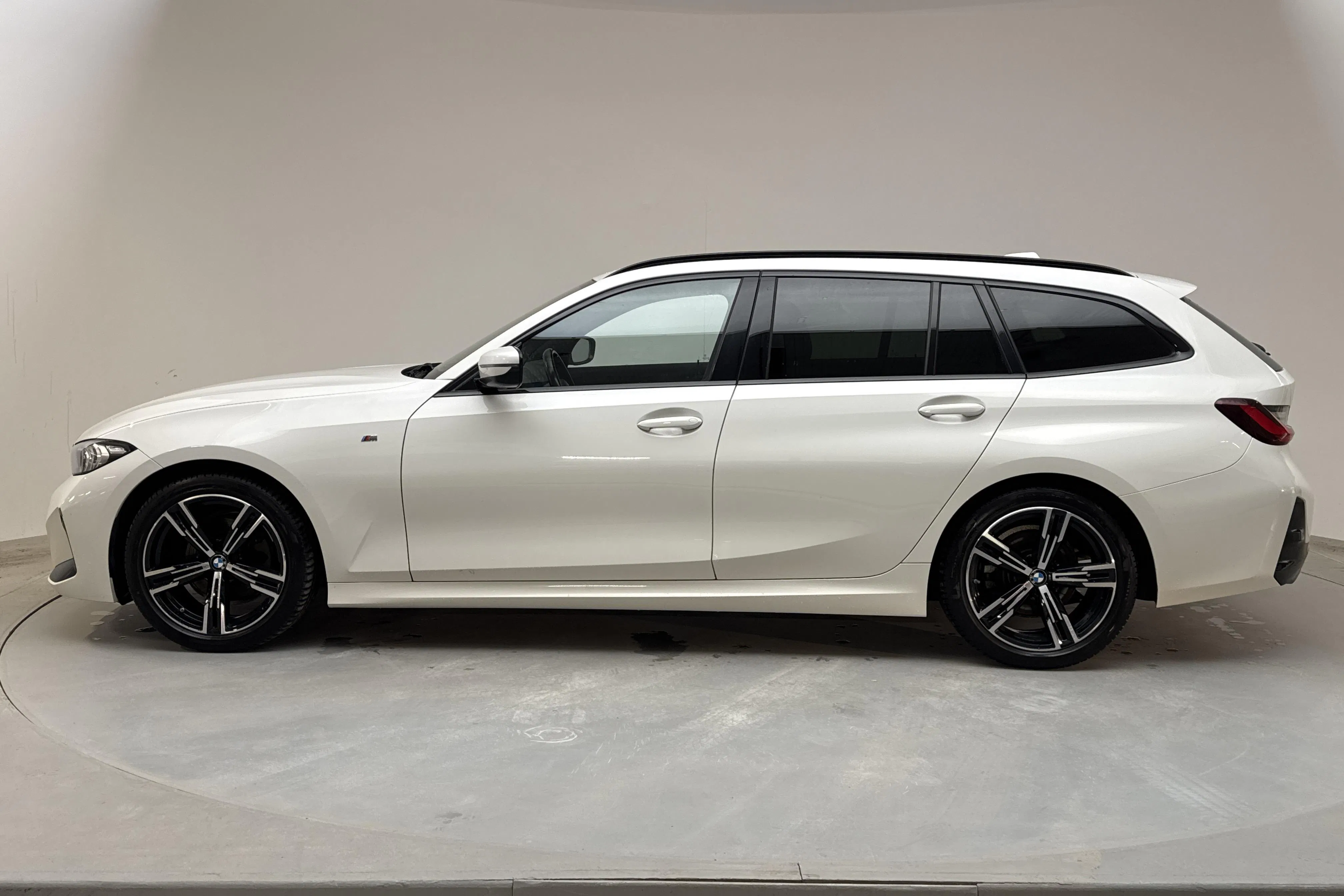 Presentation photo 2 of 14: BMW 320d Touring, G21 (190hk+11hk) - 149 670 km - Automatic - white - 2023