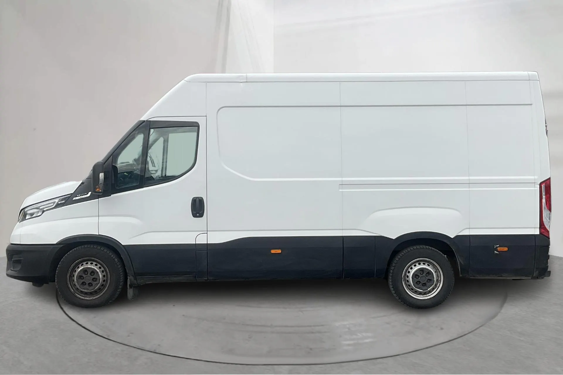 Presentation photo 2 of 12: Iveco Daily 35 2.3 (136hk) - 100 310 km - Automatic - white - 2020