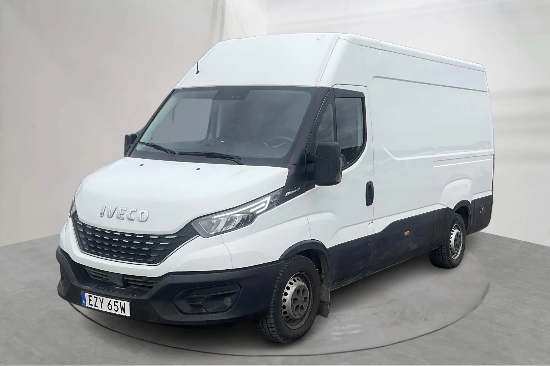 Presentation photo 1 of 12: Iveco Daily 35 2.3 (136hk) - 100 310 km - Automatic - white - 2020