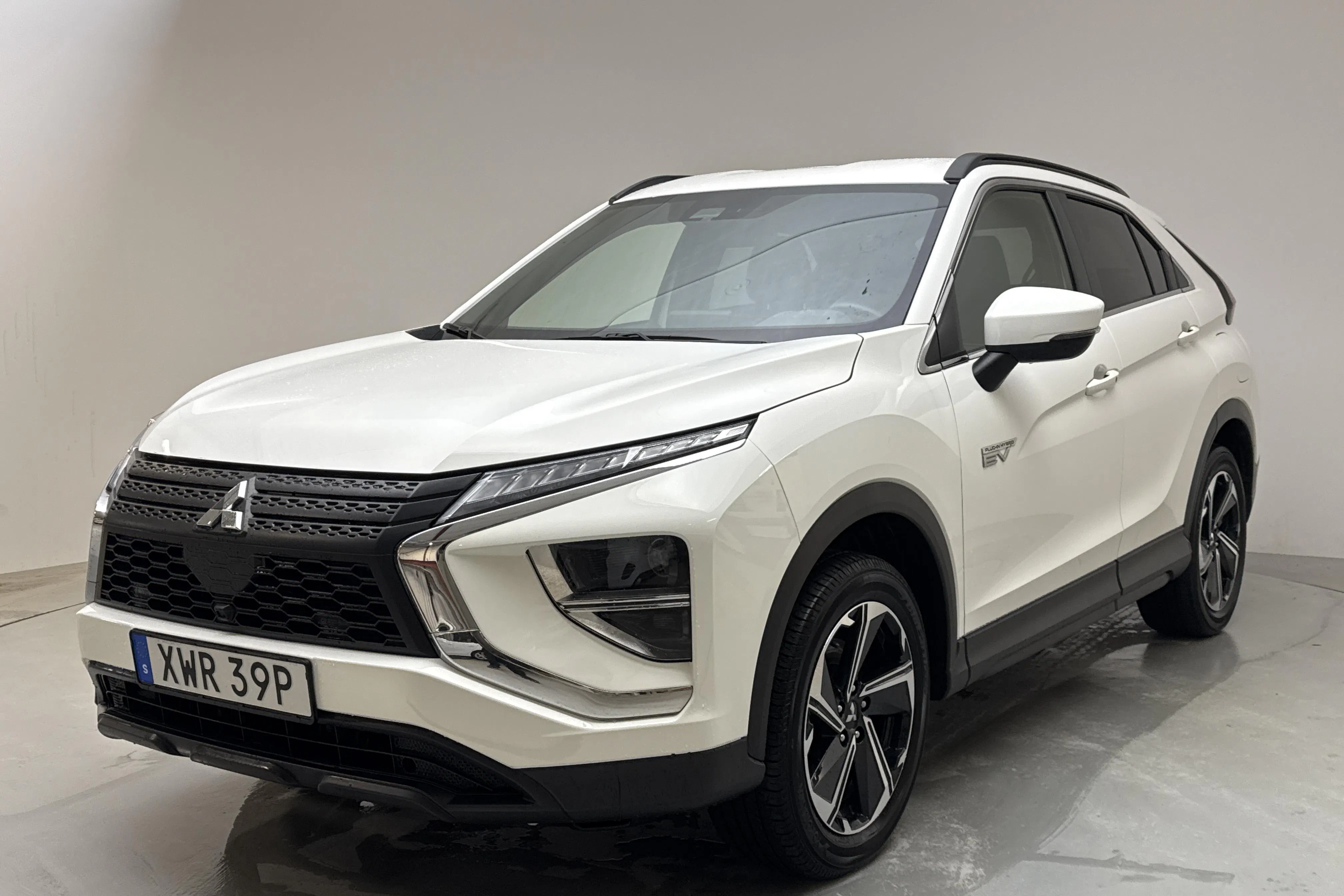 Presentationsfoto 1 av 14: Mitsubishi Eclipse Cross 2.4 PHEV 4WD (185hk) - 4 371 mil - Automat - vit - 2021