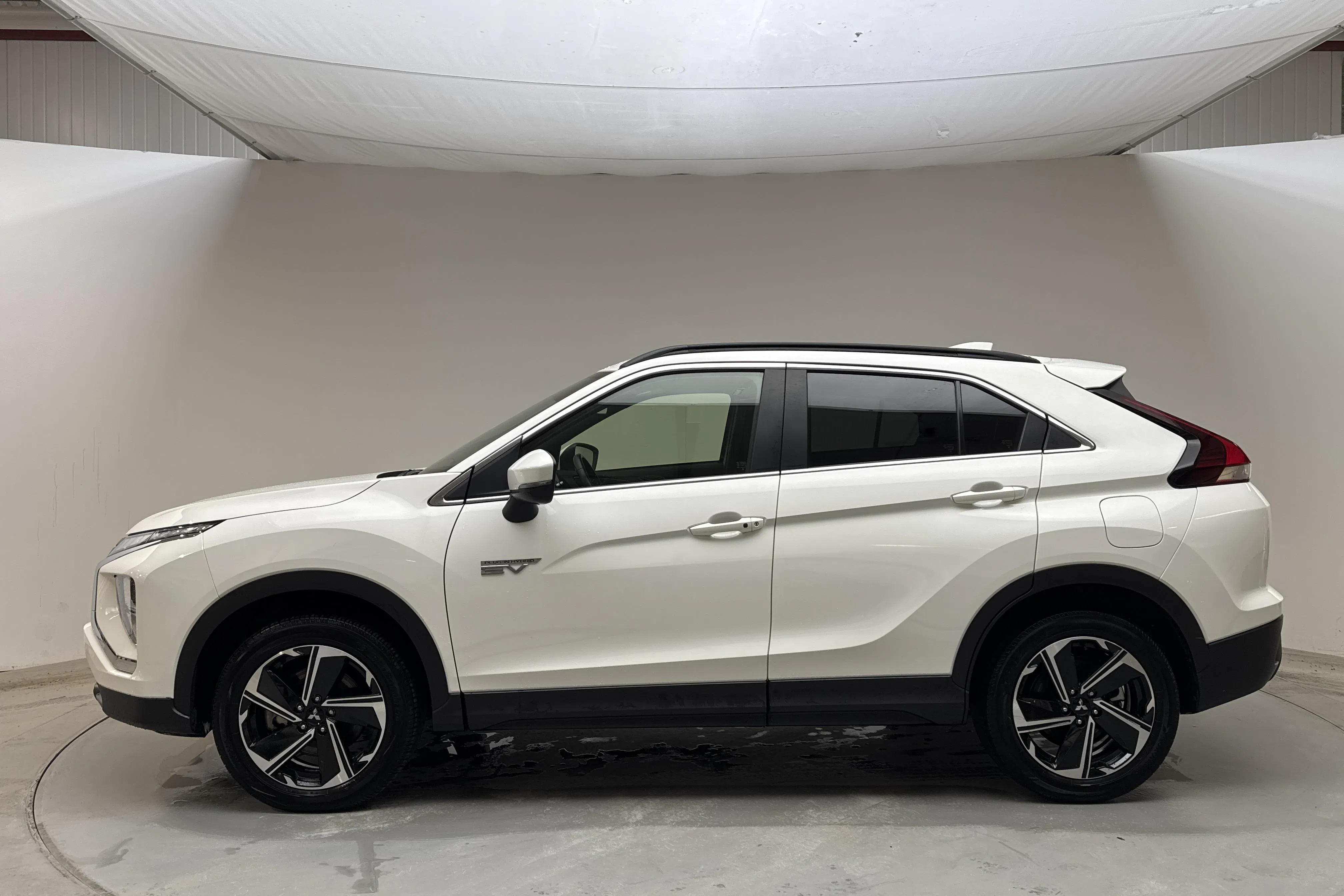 Presentationsfoto 2 av 14: Mitsubishi Eclipse Cross 2.4 PHEV 4WD (185hk) - 4 371 mil - Automat - vit - 2021