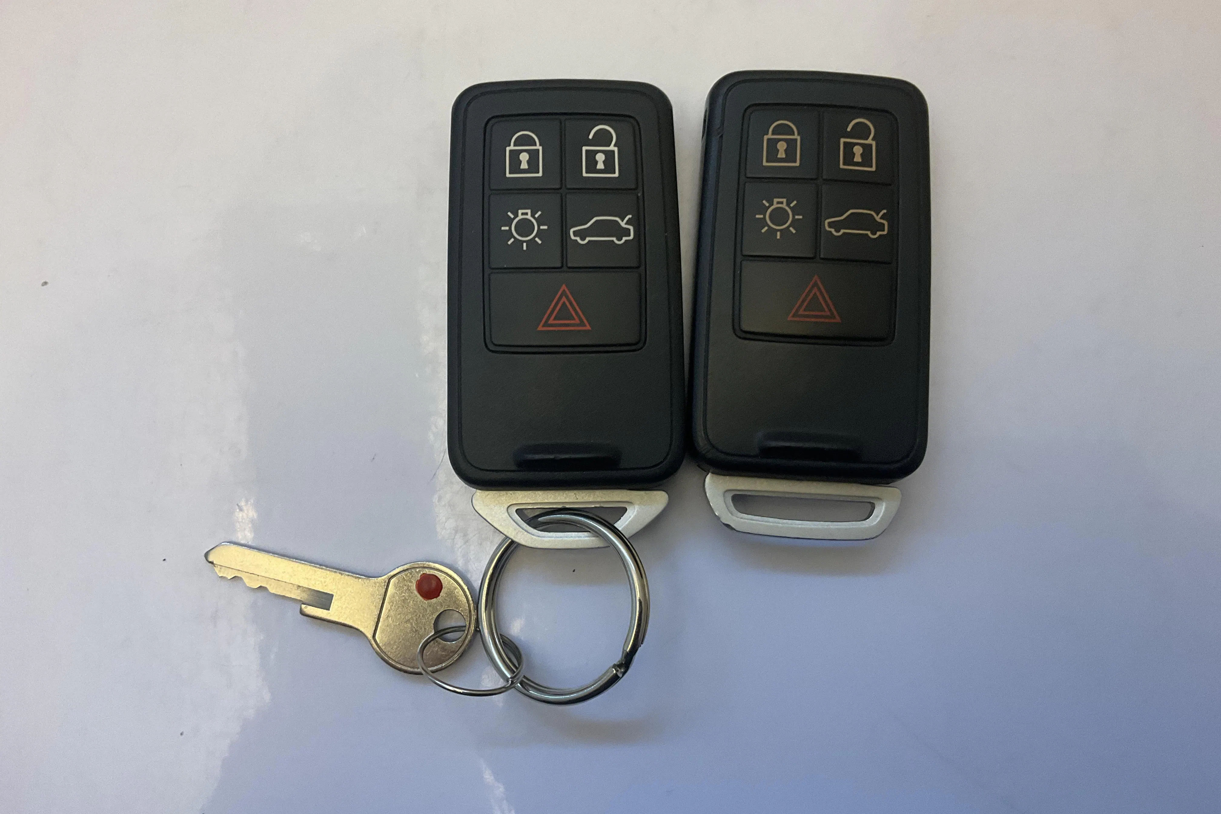 Presentationsfoto 16 av 16: Volvo V40 D4 (190hk) - 14 976 mil - Automat - silver - 2016