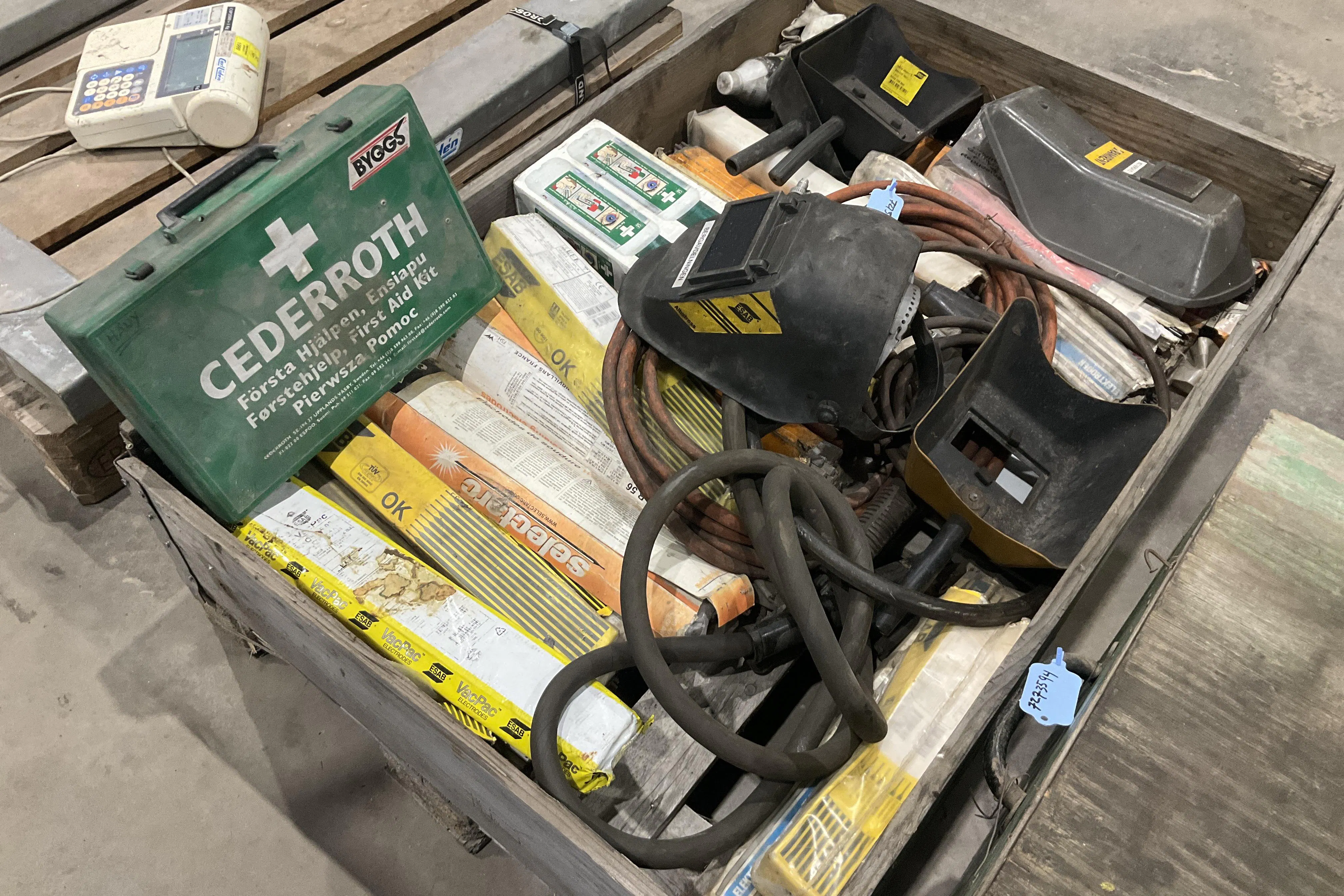 Presentationsfoto 2 av 10: Svetselektroder samt 2 st vinkelslipar + kapskivor - 0 km