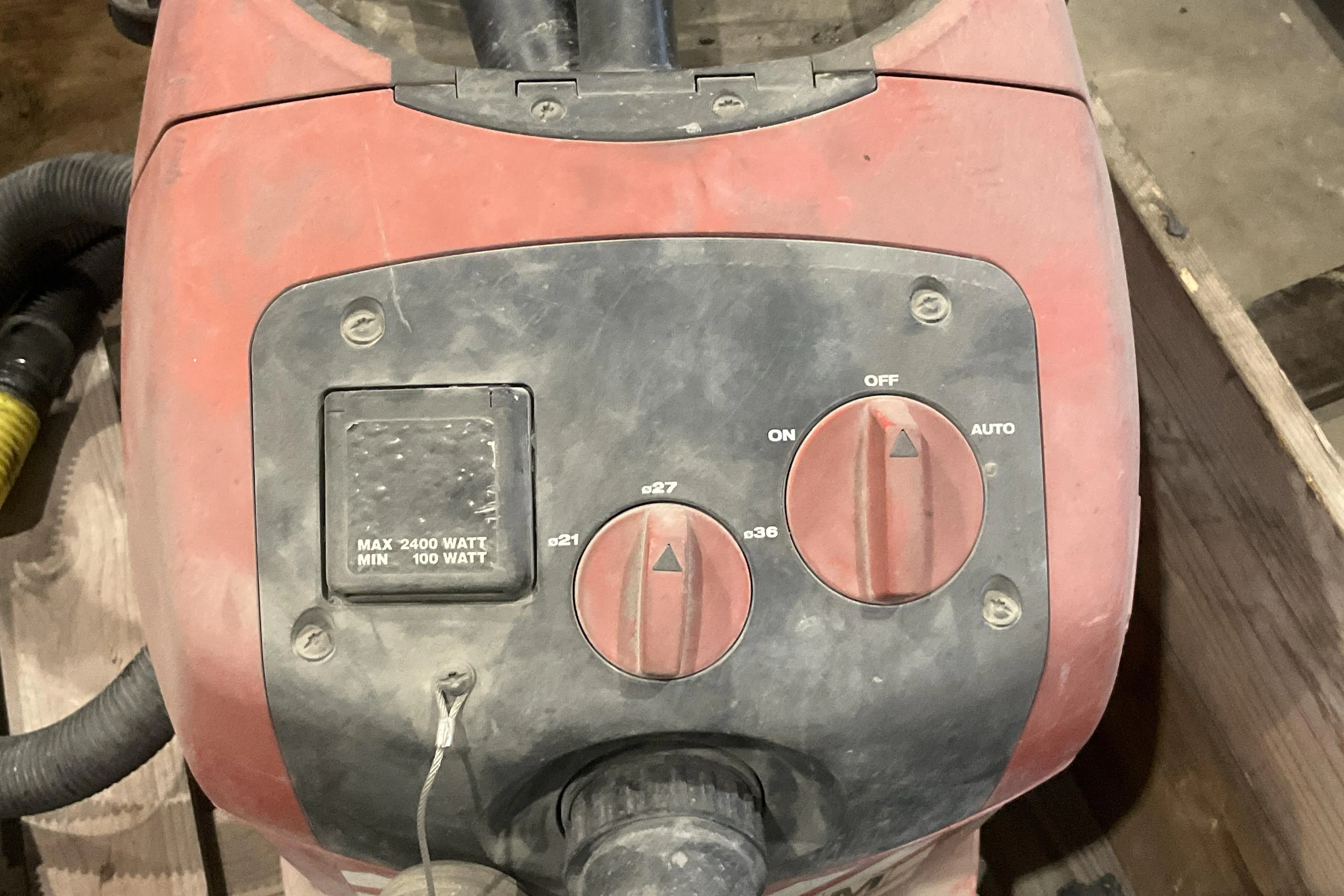 Presentationsfoto 2 av 8: Kärcher + Hilti 2 st industridammsugare + låda med div - 0 km