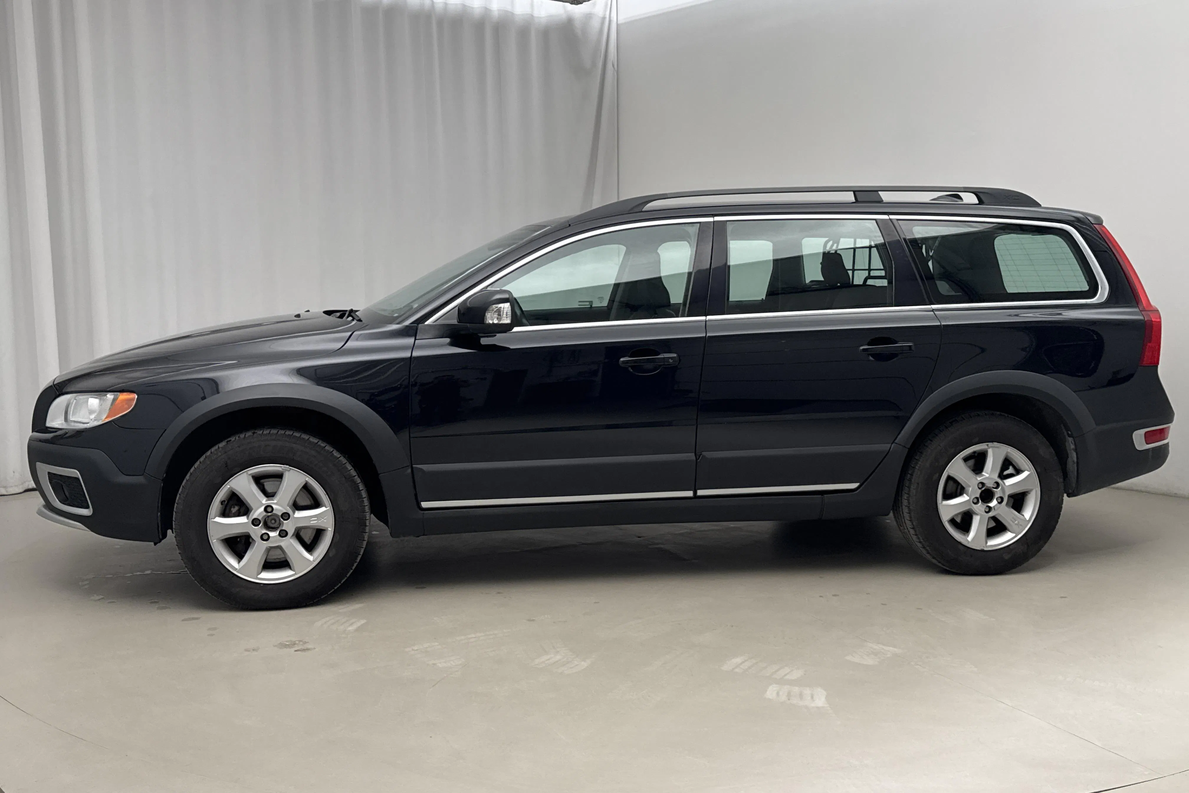 Presentationsfoto 2 av 14: Volvo XC70 II D5 AWD (205hk) - 21 662 mil - Automat - svart - 2010