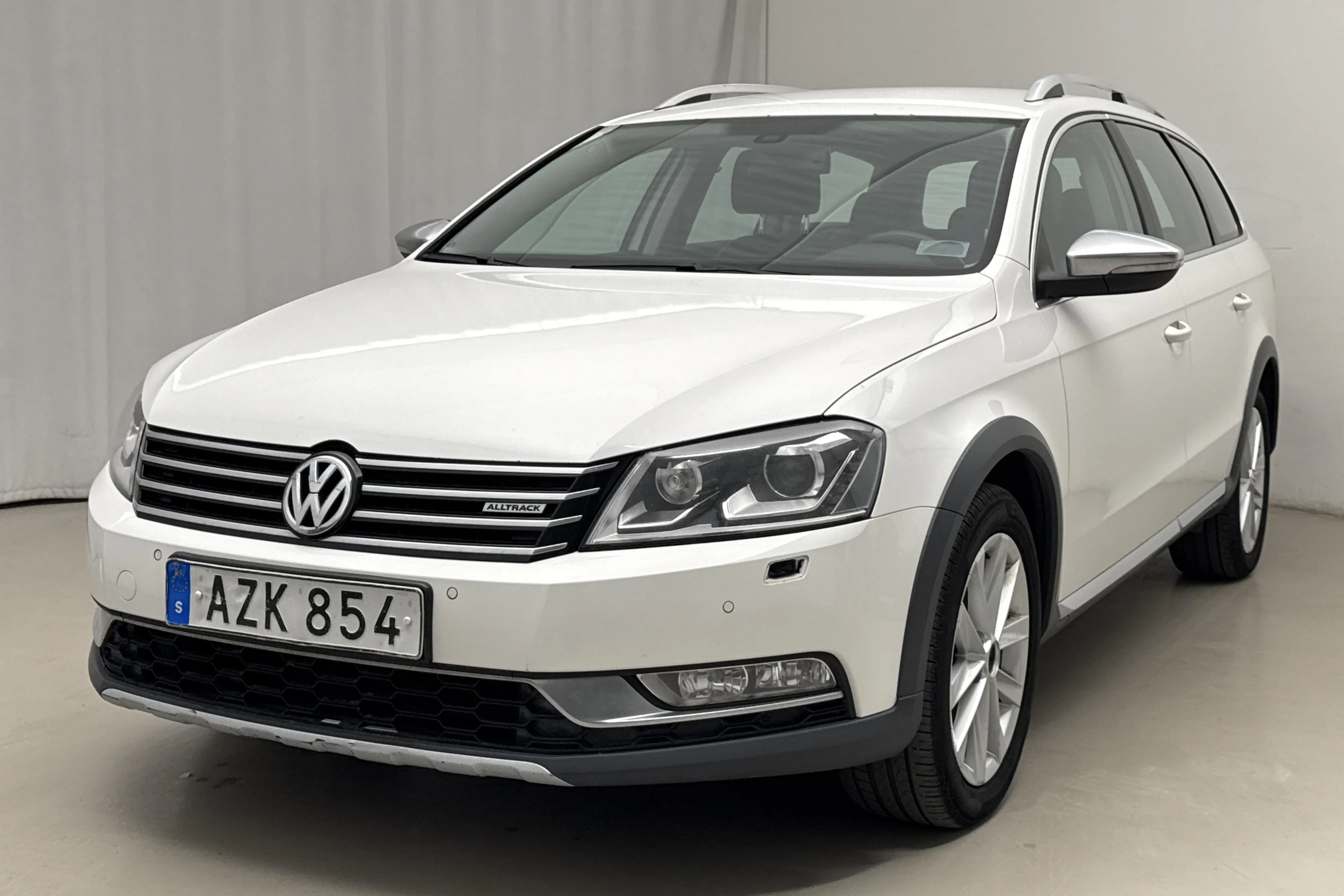 Presentationsfoto 1 av 17: VW Passat Alltrack 2.0 TDI BlueMotion Technology 4Motion (177hk) - 20 955 mil - Automat - vit - 2014