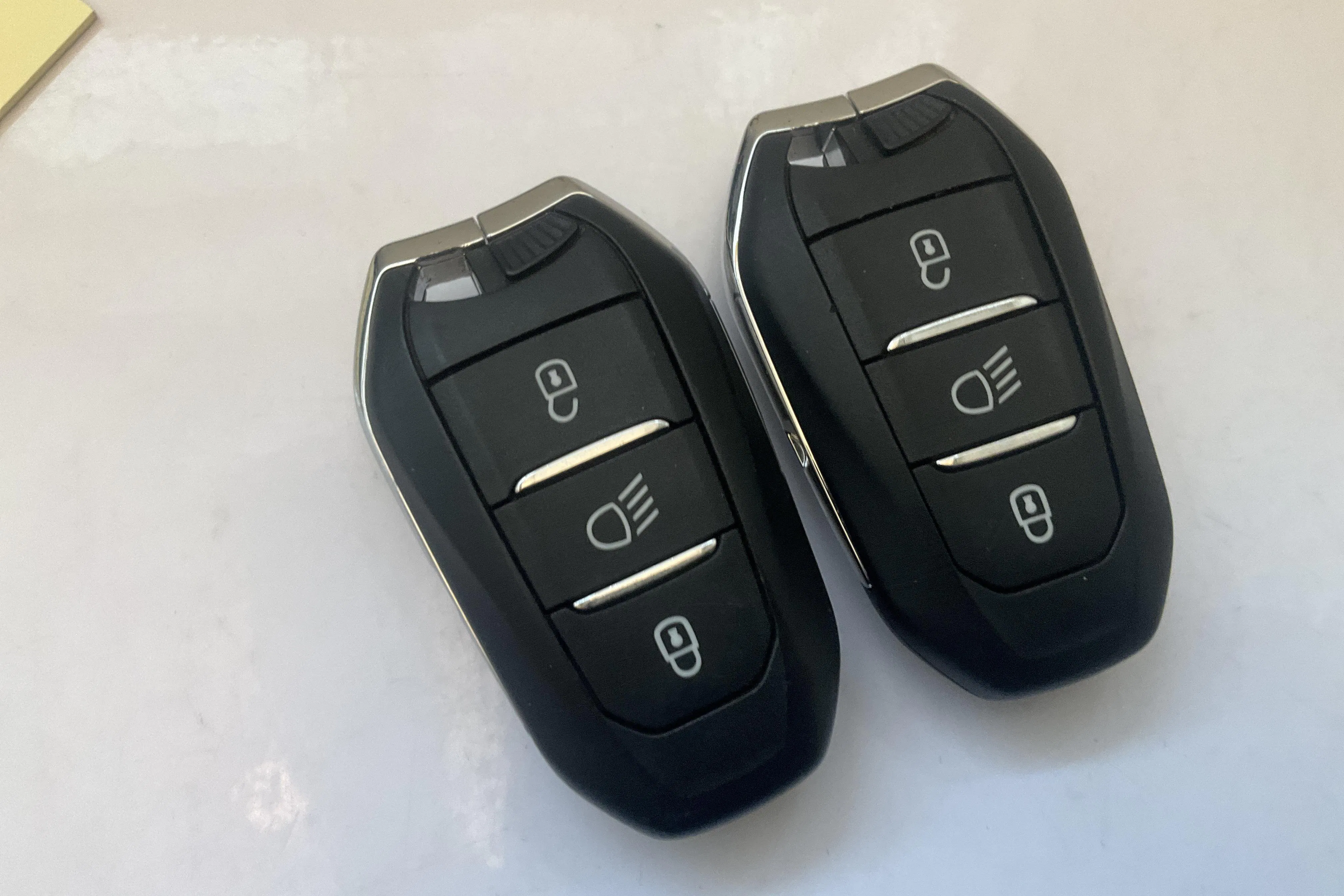 Presentationsfoto 13 av 13: Peugeot e-208 50kWh 5dr (136hk) - 813 mil - Automat - vit - 2022