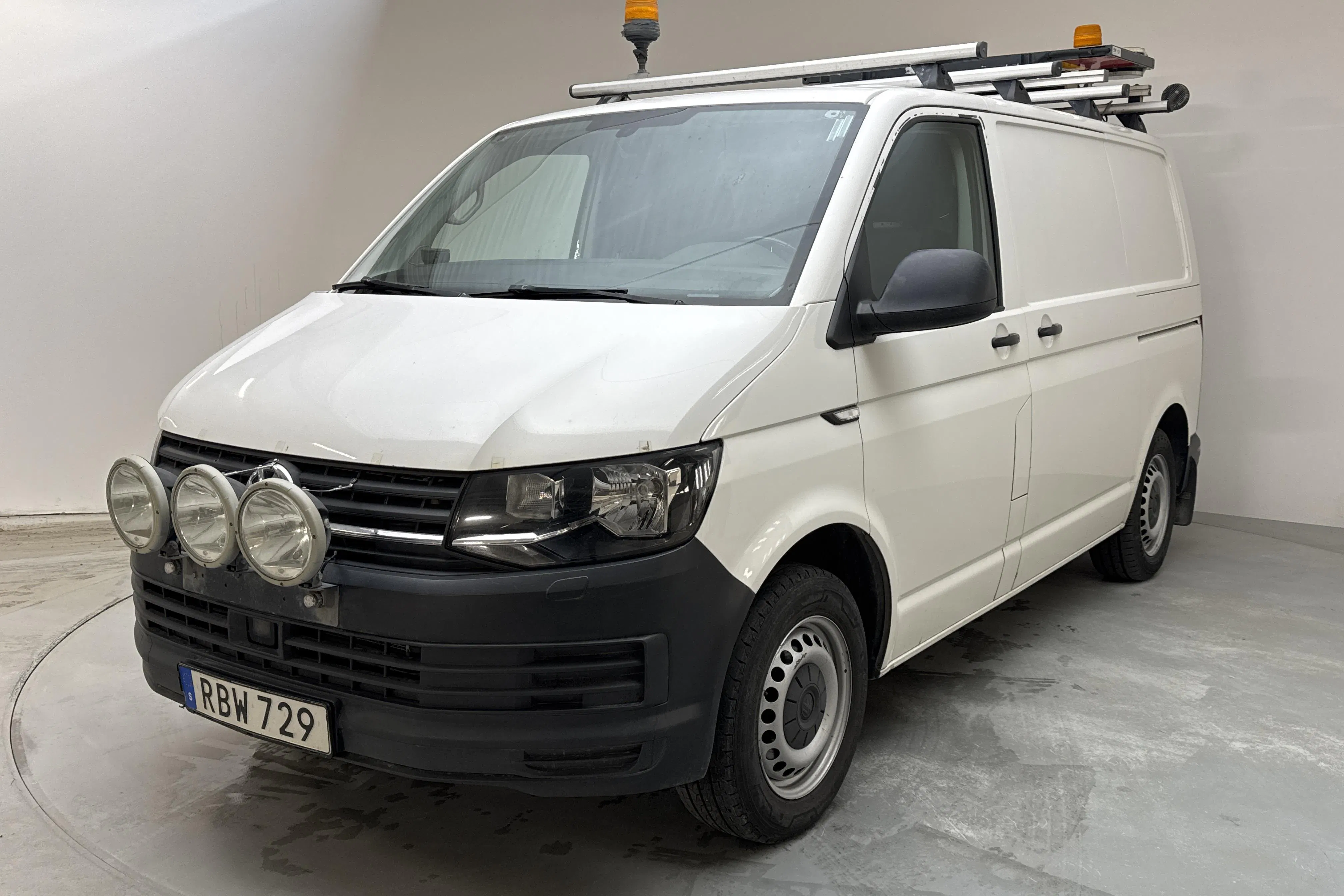 Presentation photo 1 of 14: VW Transporter T6 2.0 TDI BMT Skåp (150hk) - 199 820 km - Manual - white - 2017