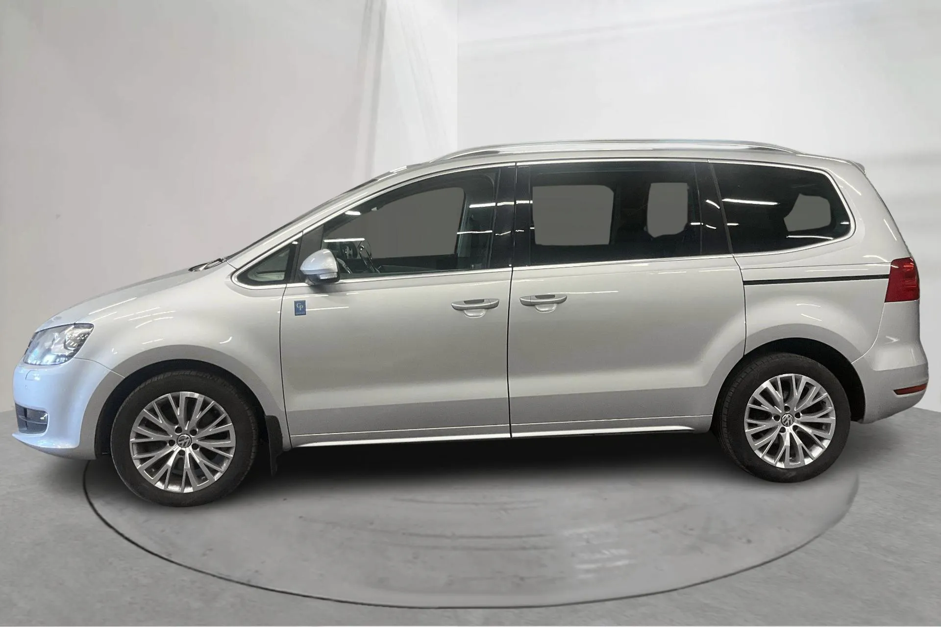 Presentationsfoto 2 av 21: VW Sharan 2.0 TDI BlueMotion Technology 4motion (140hk) - 19 032 mil - Manuell - silver - 2013