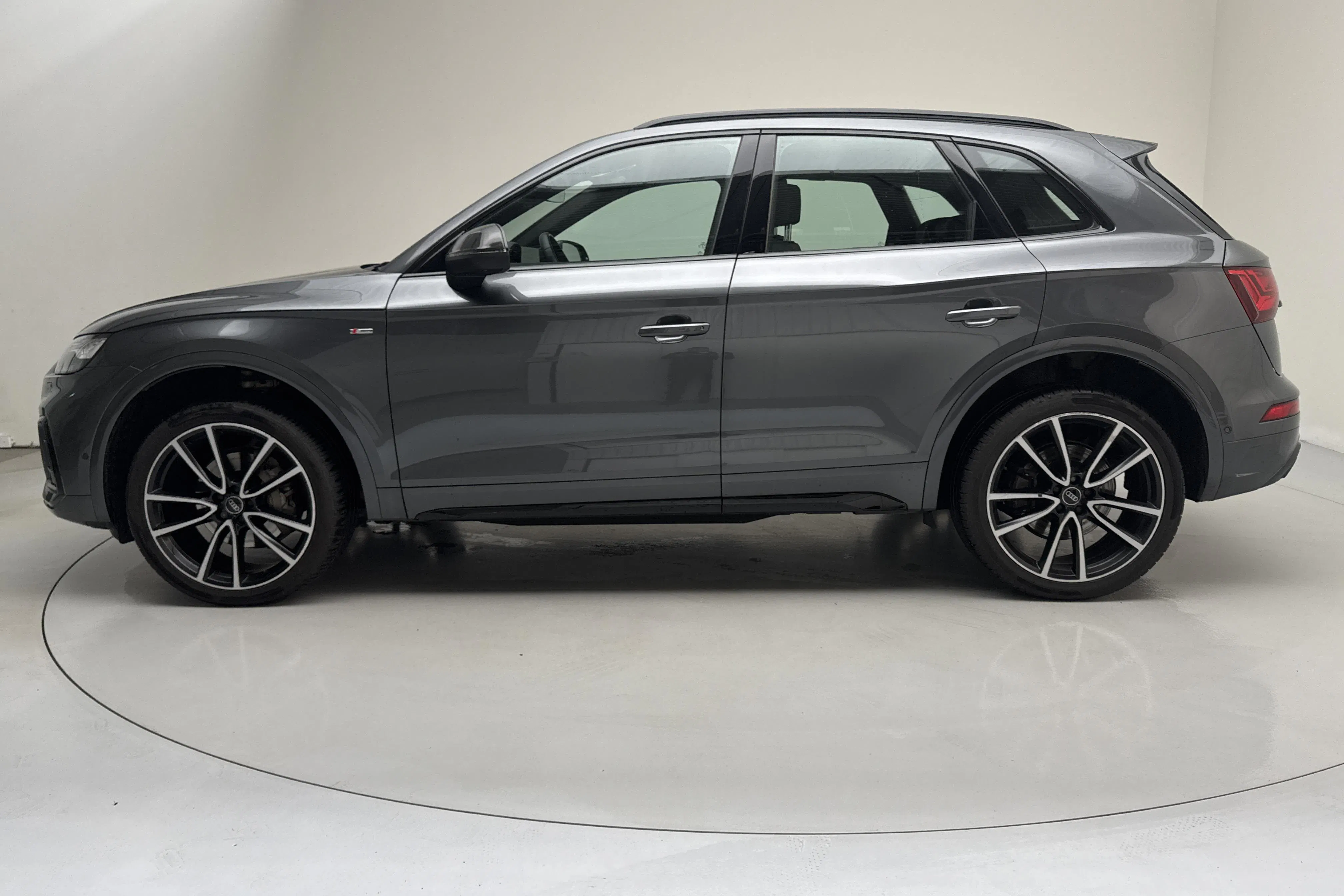 Presentationsfoto 2 av 16: Audi Q5 40 TDI quattro (204hk) - 6 239 mil - Automat - grå - 2023