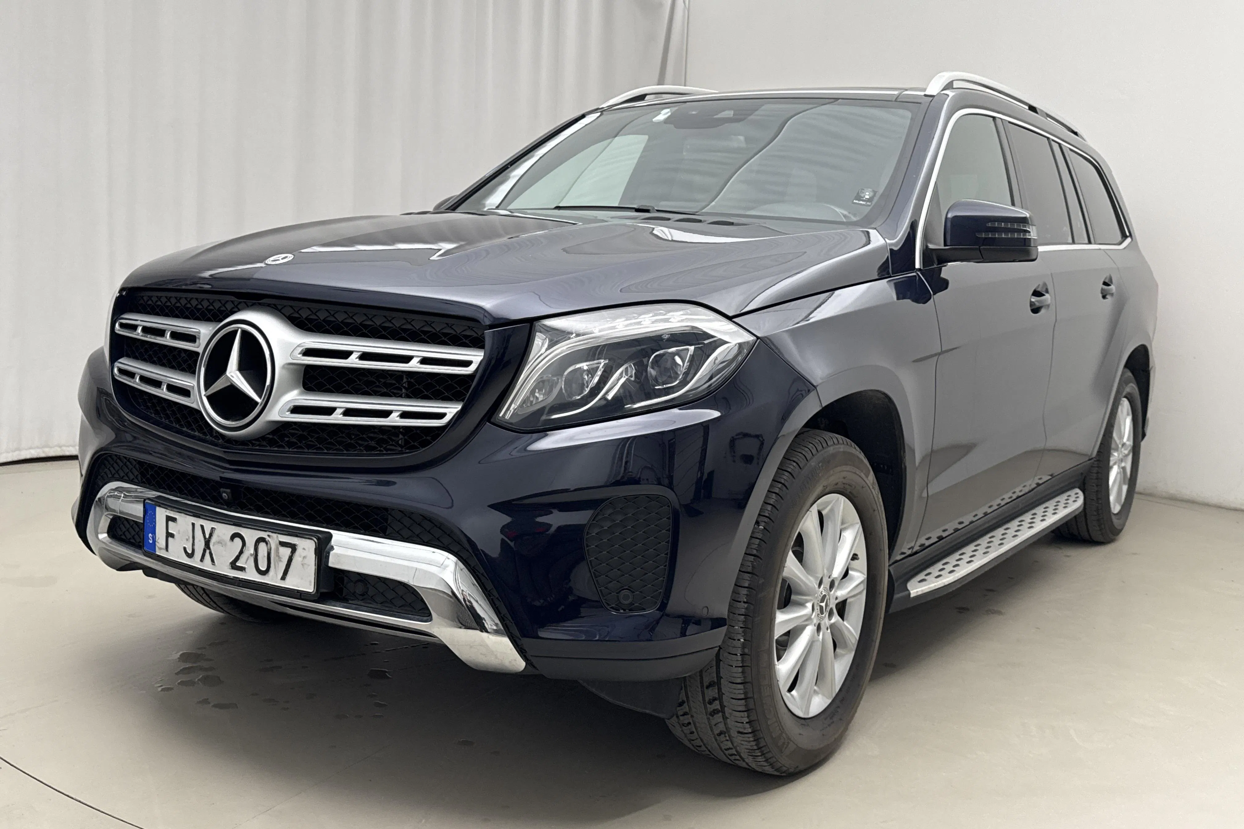 Presentationsfoto 1 av 23: Mercedes GLS 350 d 4MATIC X166 (258hk) - 19 978 mil - Automat - Dark Blue - 2017