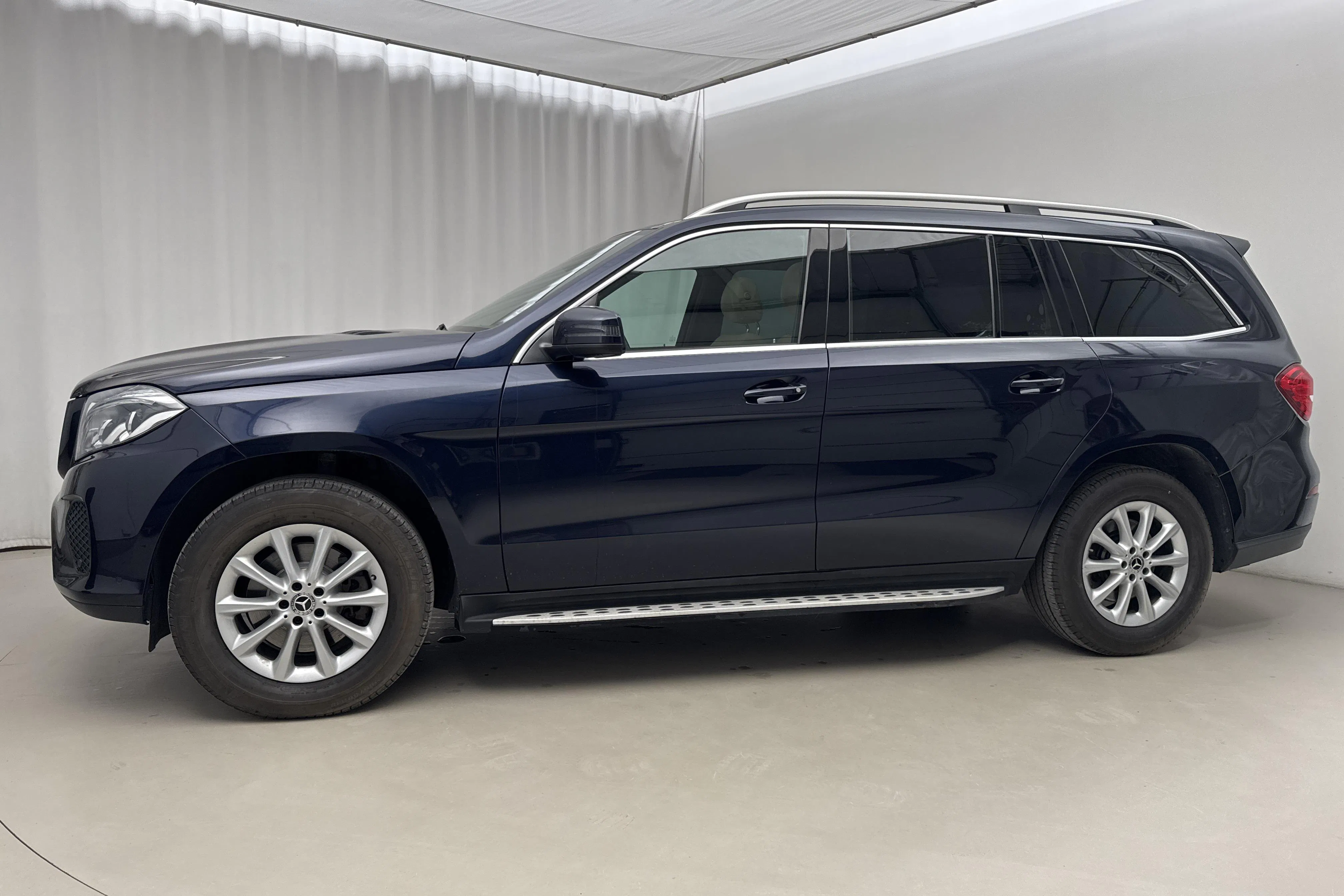 Presentationsfoto 2 av 23: Mercedes GLS 350 d 4MATIC X166 (258hk) - 19 978 mil - Automat - Dark Blue - 2017