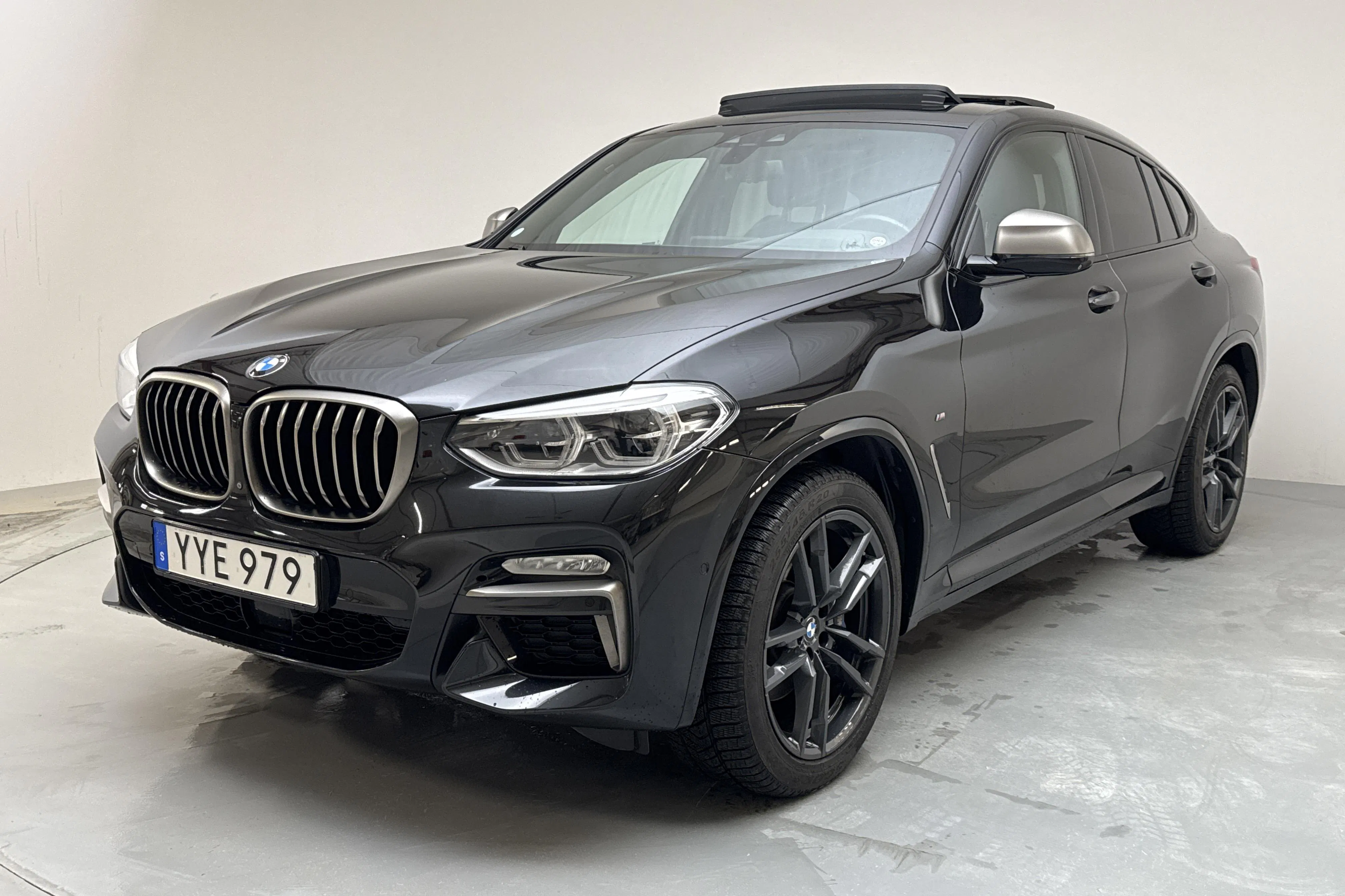 Presentation photo 1 of 21: BMW X4 M40d, G02 (326hk) - 89 280 km - Automatic - black - 2019