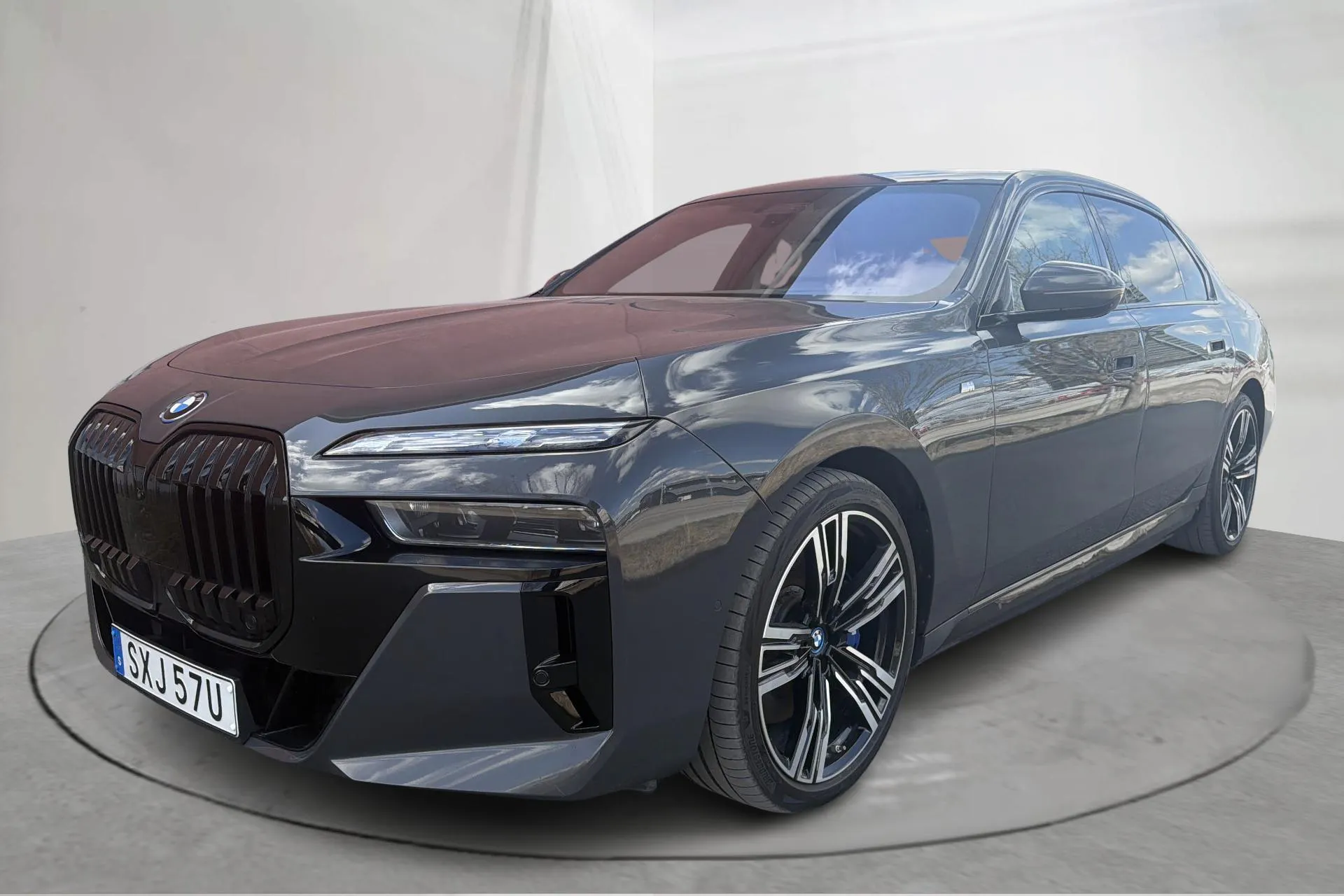 Presentationsfoto 1 av 20: BMW i7 xDrive60, G70 (544hk) - 7 303 mil - Automat - grå - 2023