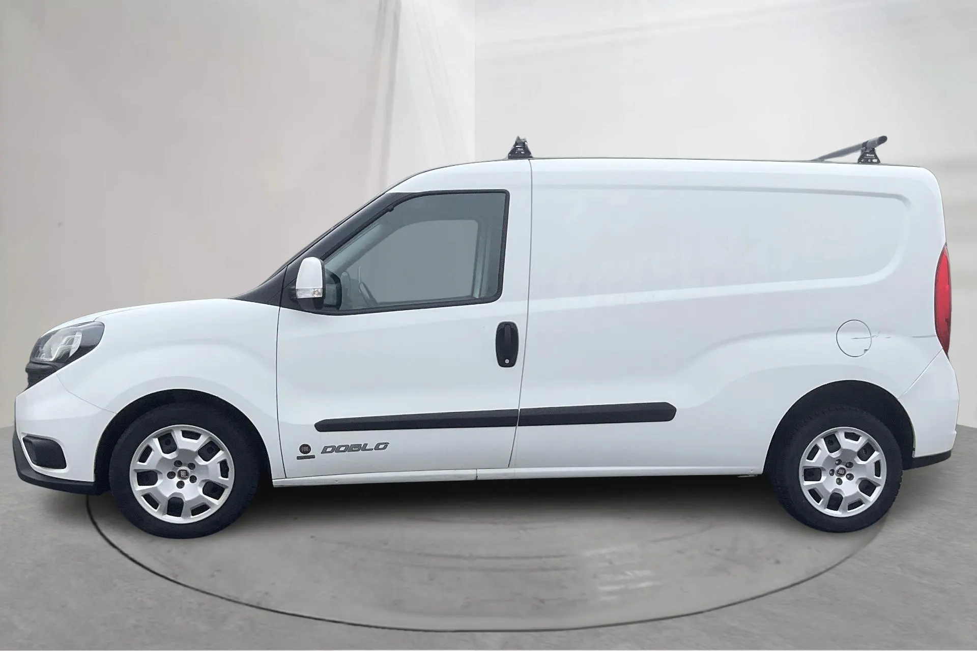 Presentation photo 2 of 14: Fiat Doblo Cargo 1.6 MJT (105hk) - 91 770 km - Manual - white - 2018