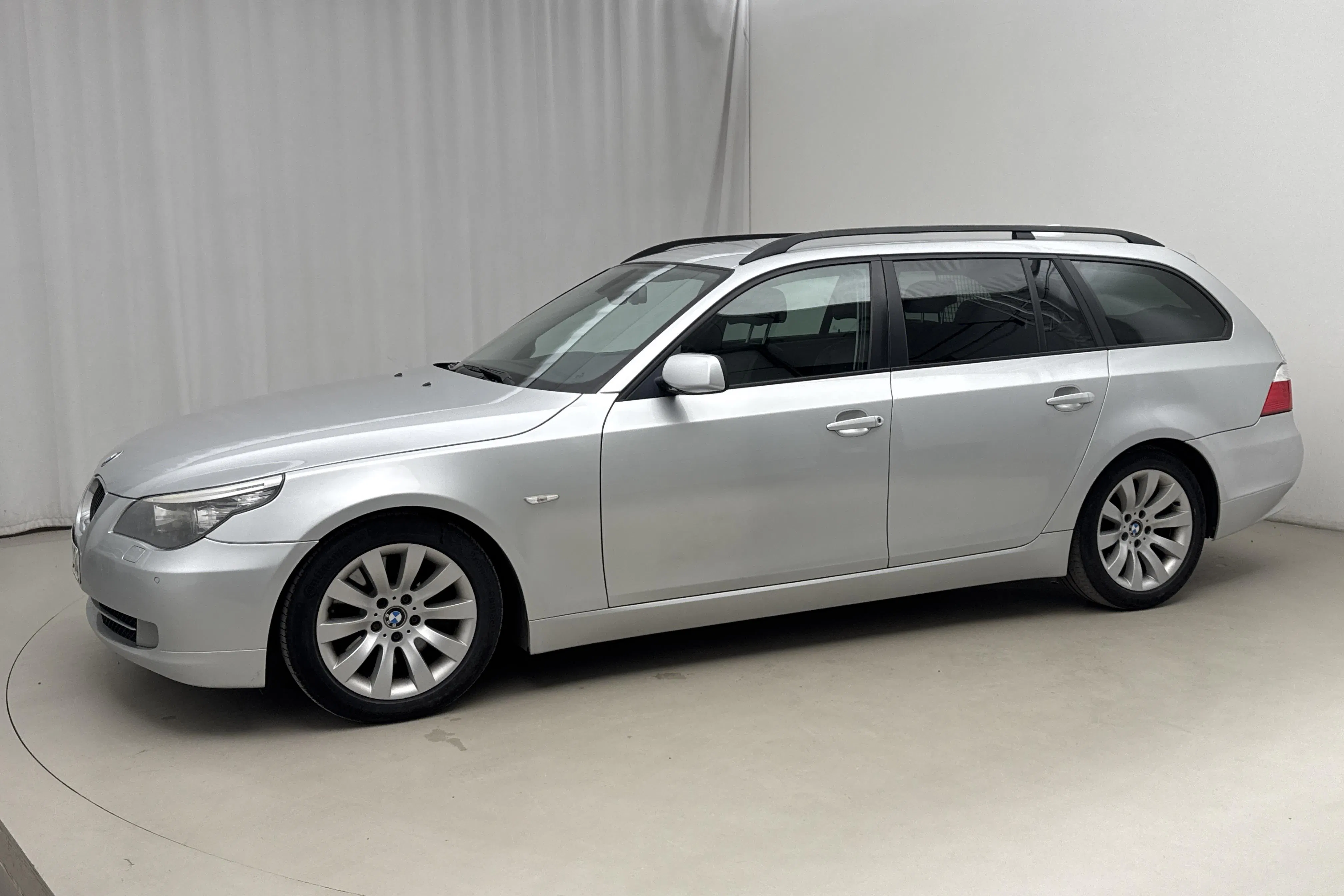 Presentation photo 2 of 15: BMW 530i Touring, E61 (272hk) - 206 620 km - Automatic - Light Grey - 2007