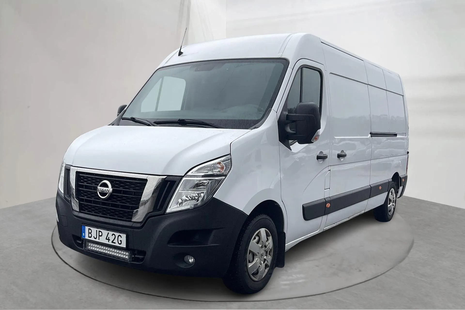 Presentationsfoto 1 av 16: Nissan NV400 2.3 (180hk) - 5 204 mil - Manuell - vit - 2020