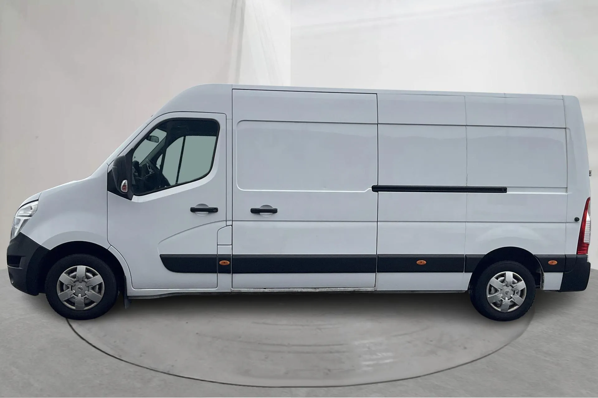 Presentationsfoto 2 av 16: Nissan NV400 2.3 (180hk) - 5 204 mil - Manuell - vit - 2020
