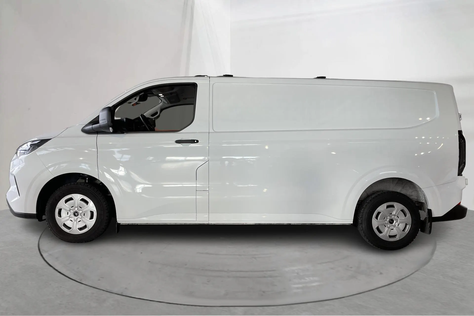 Presentation photo 2 of 15: Ford Transit 320 2.0 TDCi 2WD Skåp (170hk) - 6 530 km - Automatic - white - 2025