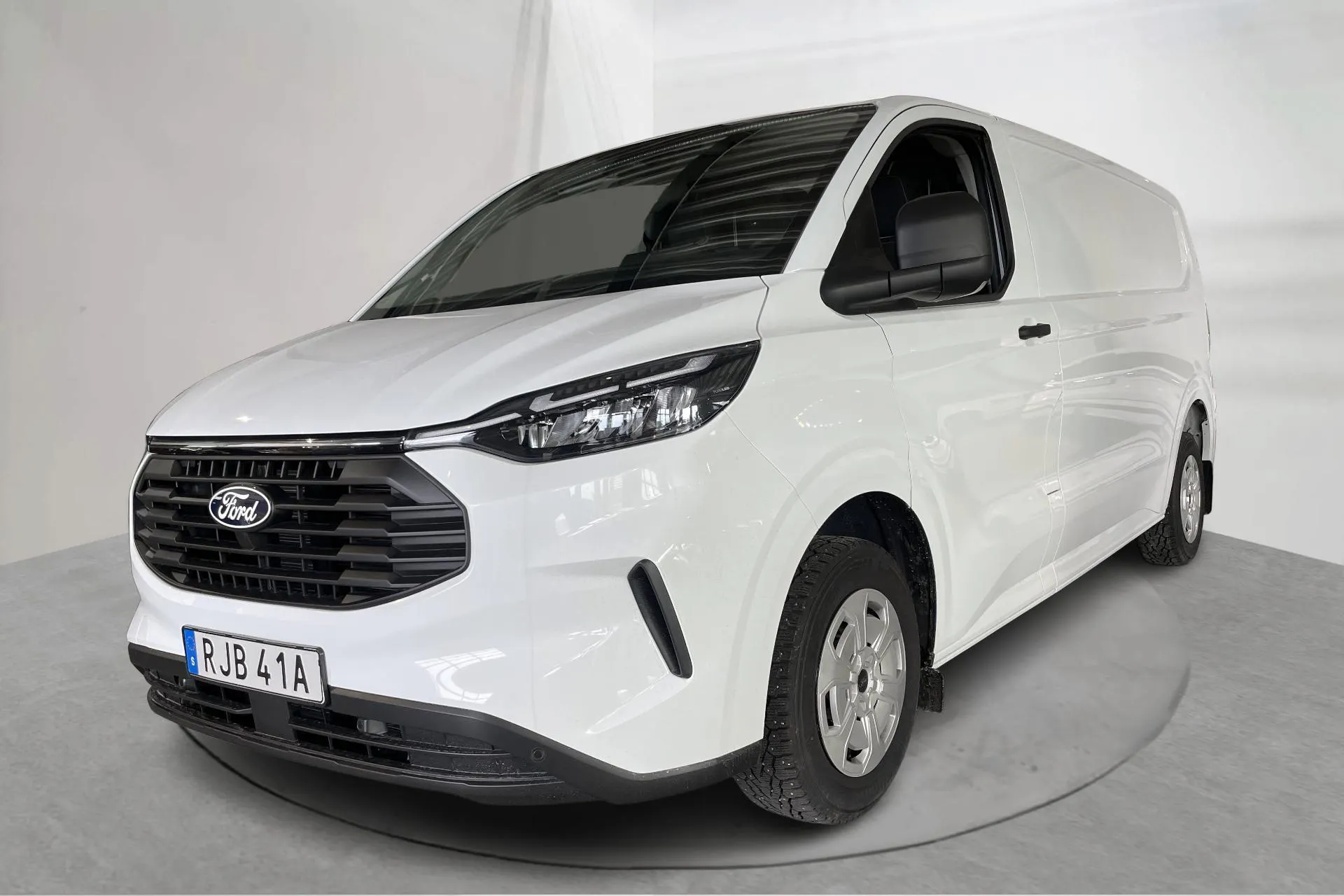 Presentation photo 1 of 15: Ford Transit 320 2.0 TDCi 2WD Skåp (170hk) - 6 530 km - Automatic - white - 2025