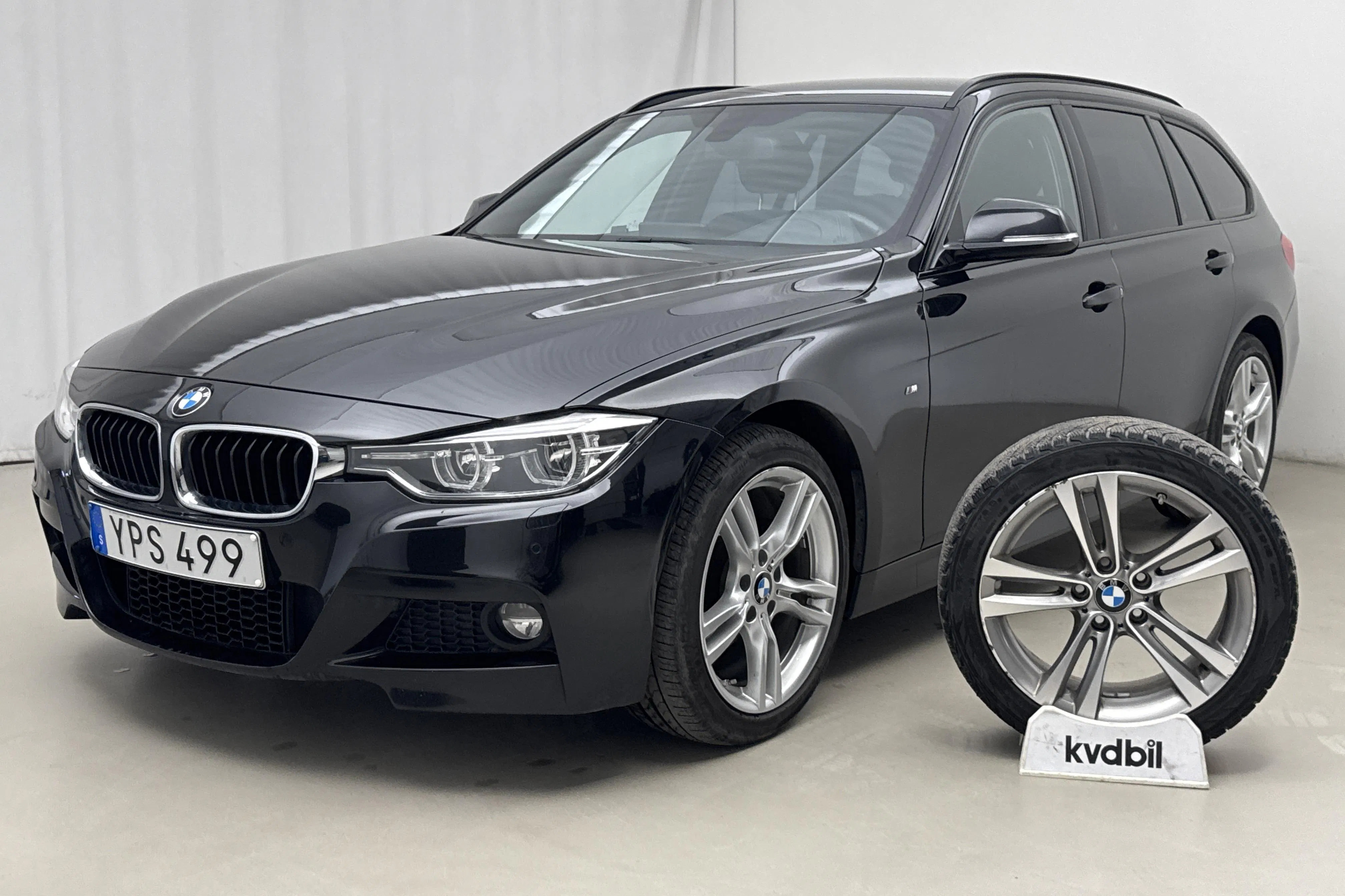 Presentationsfoto 1 av 14: BMW 320i xDrive Touring, F31 (184hk) - 7 233 mil - Automat - svart - 2019