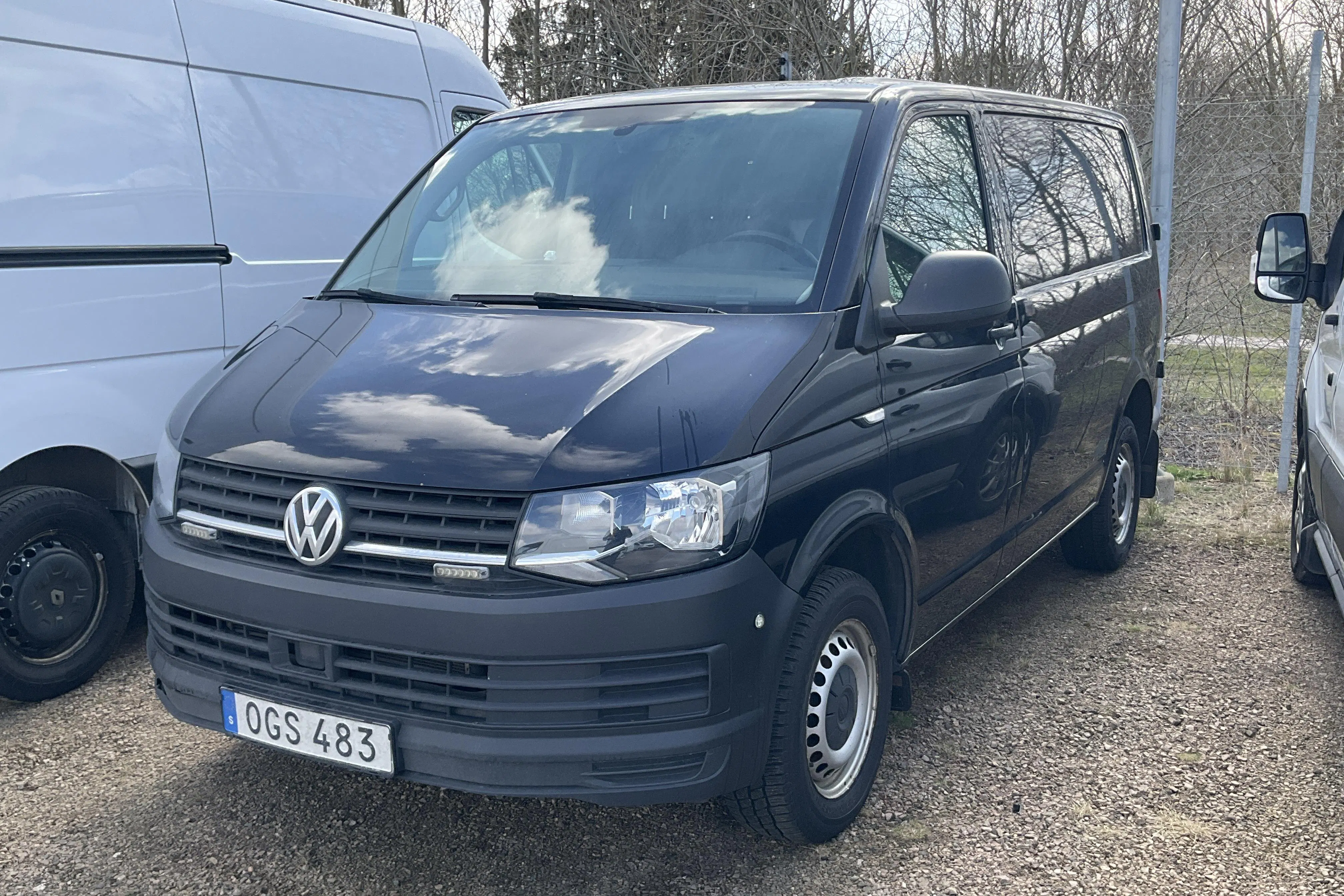 Presentation photo 1 of 12: VW Transporter T6 2.0 TDI BMT Skåp (150hk) - 340 820 km - Automatic - black - 2017