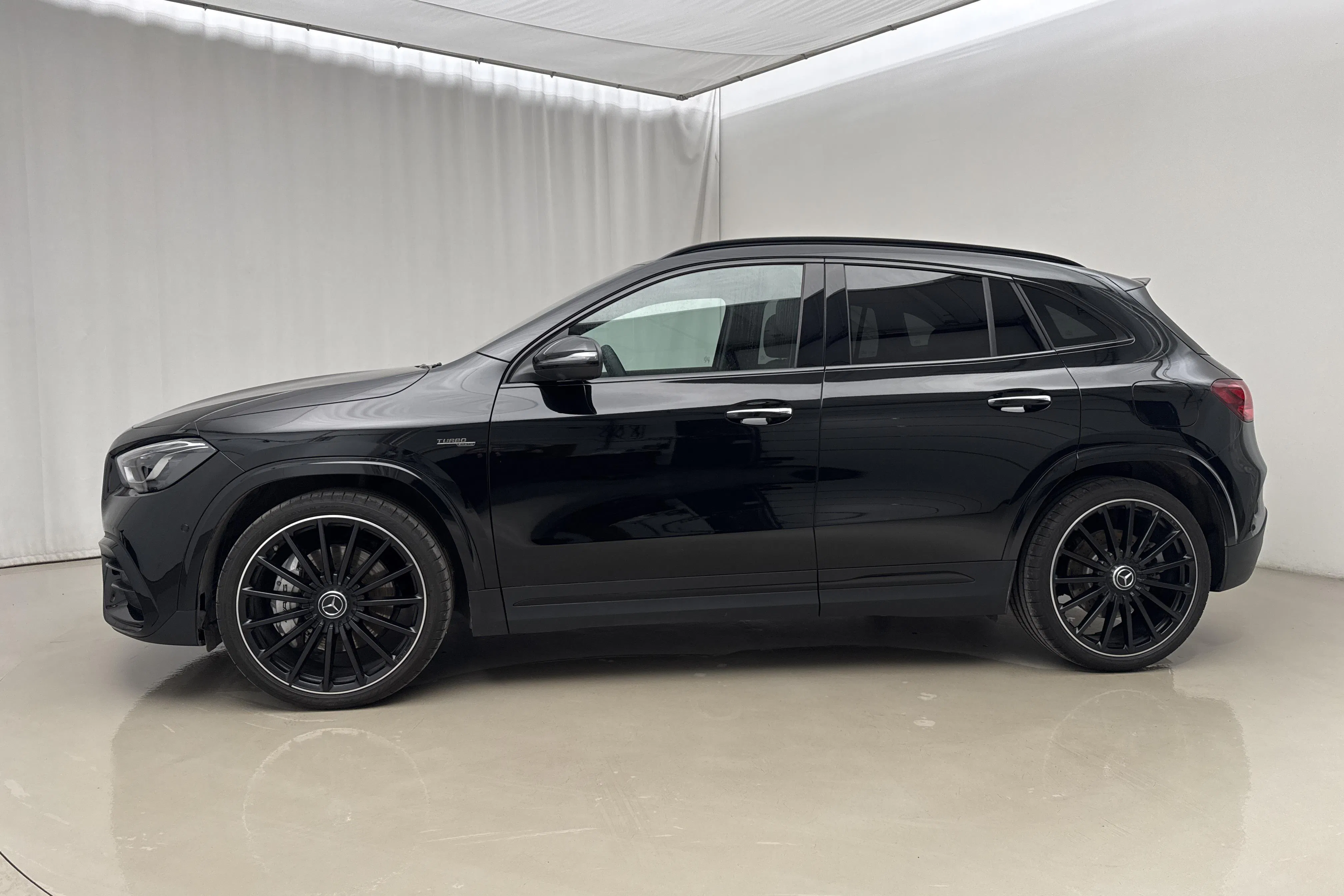 Presentation photo 2 of 23: Mercedes GLA 35 AMG 4MATIC (306hk) - 3 700 km - Automatic - black - 2025