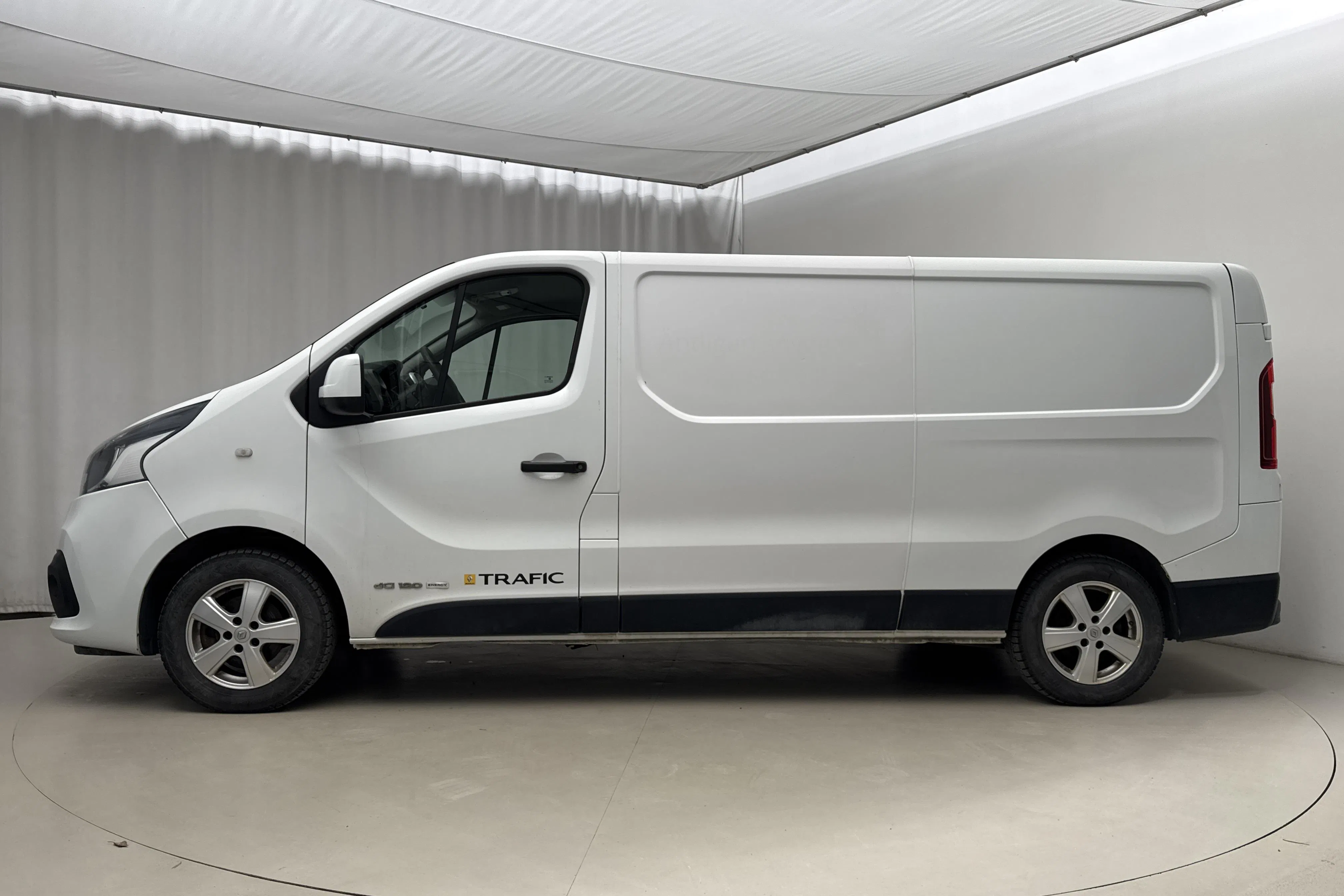 Presentationsfoto 2 av 18: Renault Trafic 1.6 dCi Skåp (120hk) - 18 219 mil - Manuell - vit - 2015