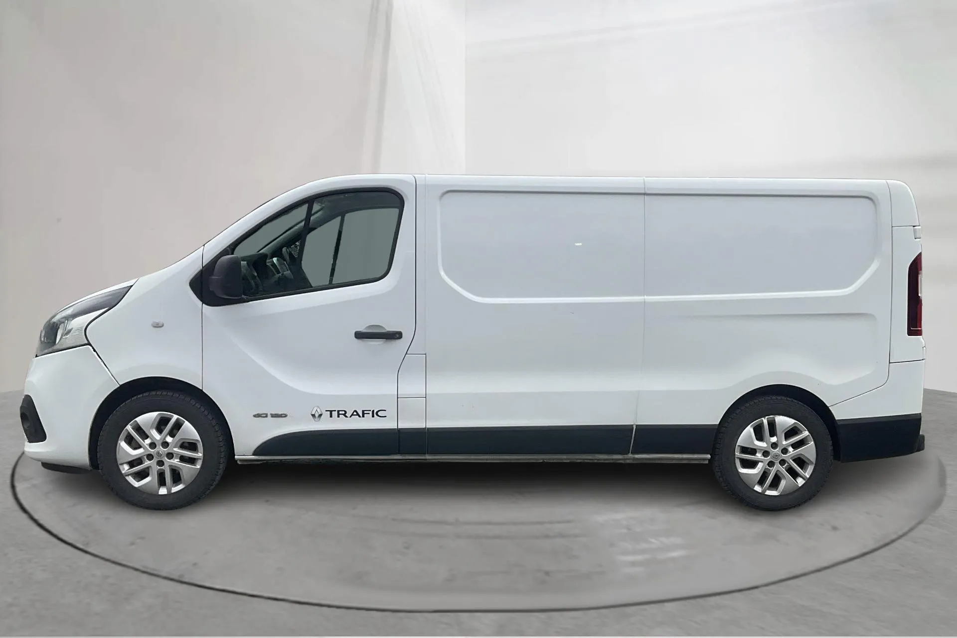 Presentation photo 2 of 13: Renault Trafic 1.6 dCi Skåp (120hk) - 177 320 km - Manual - white - 2016