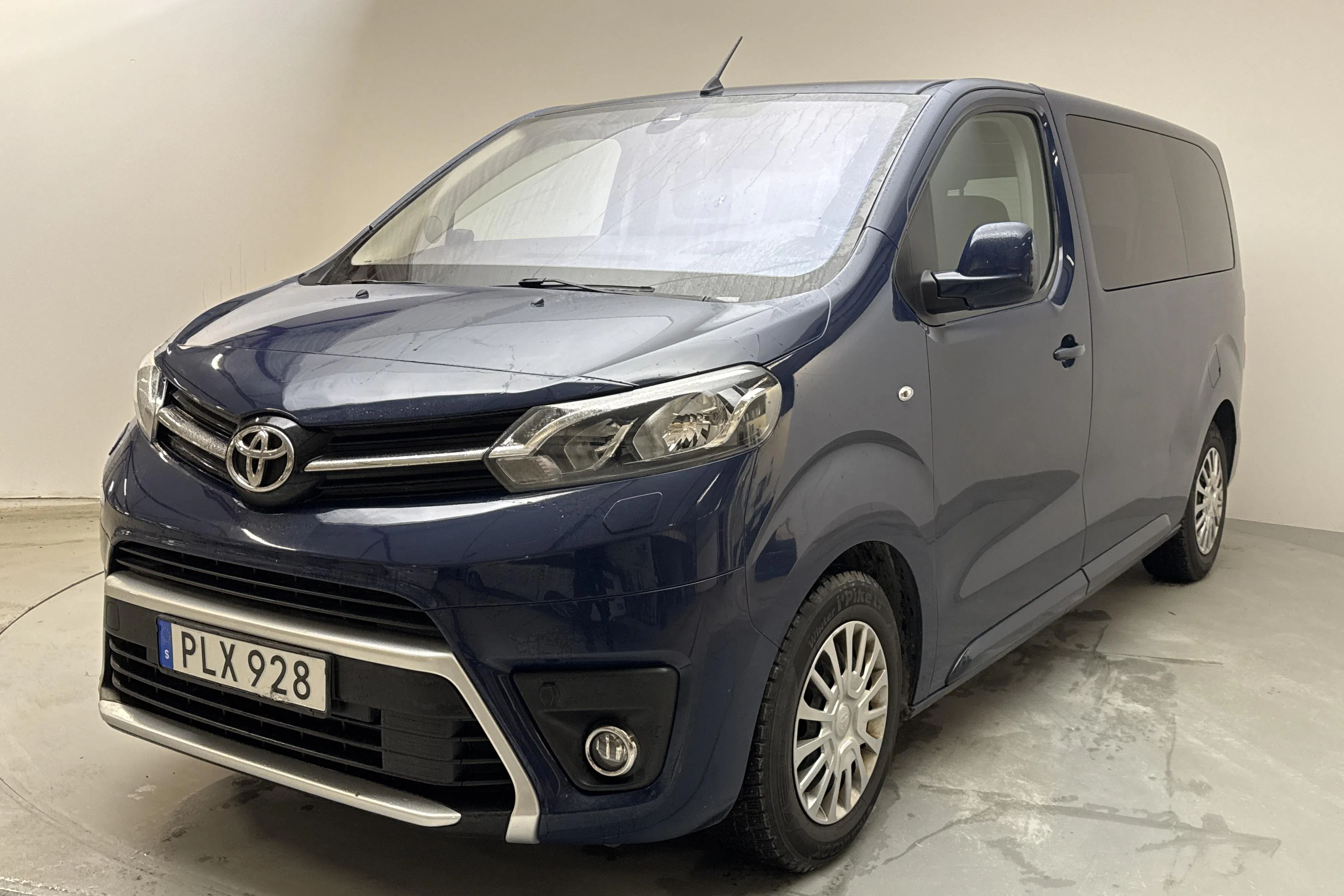 Presentationsfoto 1 av 13: Toyota PROACE Verso 1.6 (115hk) - 8 083 mil - Manuell - Dark Blue - 2017