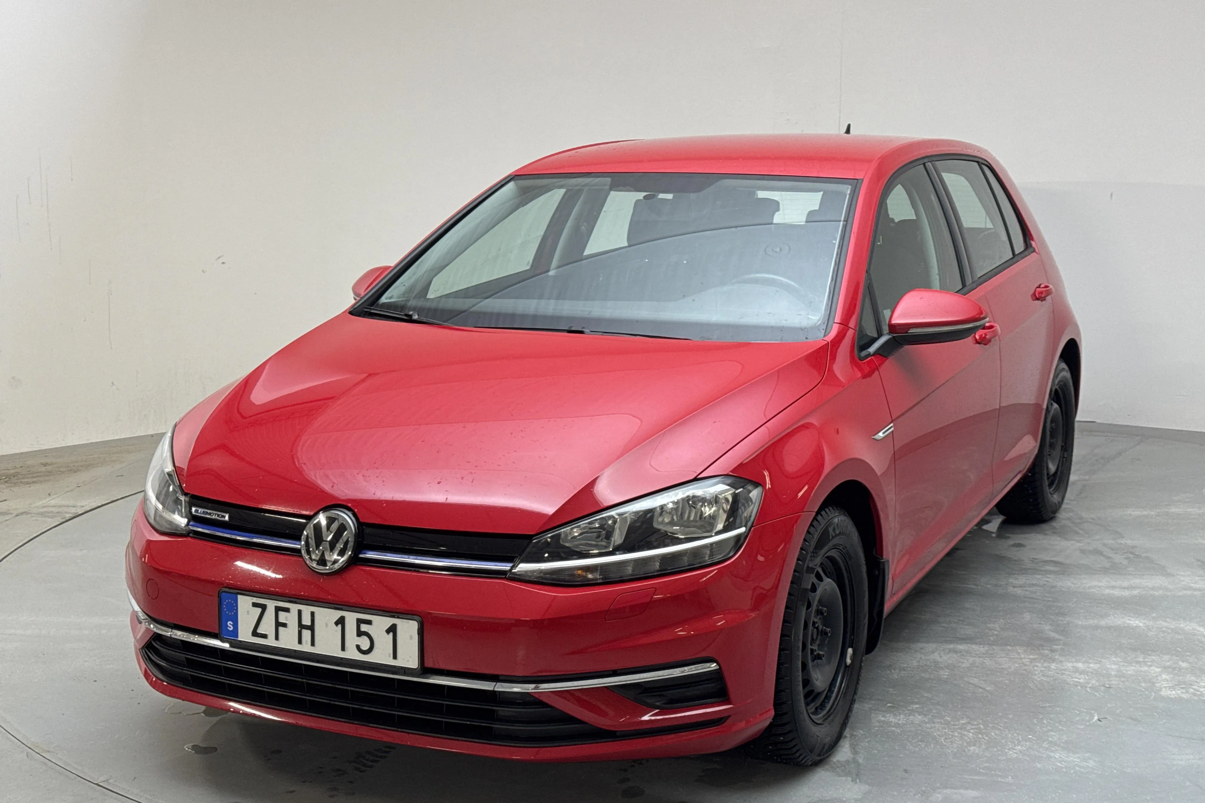 Presentationsfoto 1 av 12: VW Golf VII 1.4 TGI 5dr (110hk) - 6 551 mil - Automat - röd - 2018
