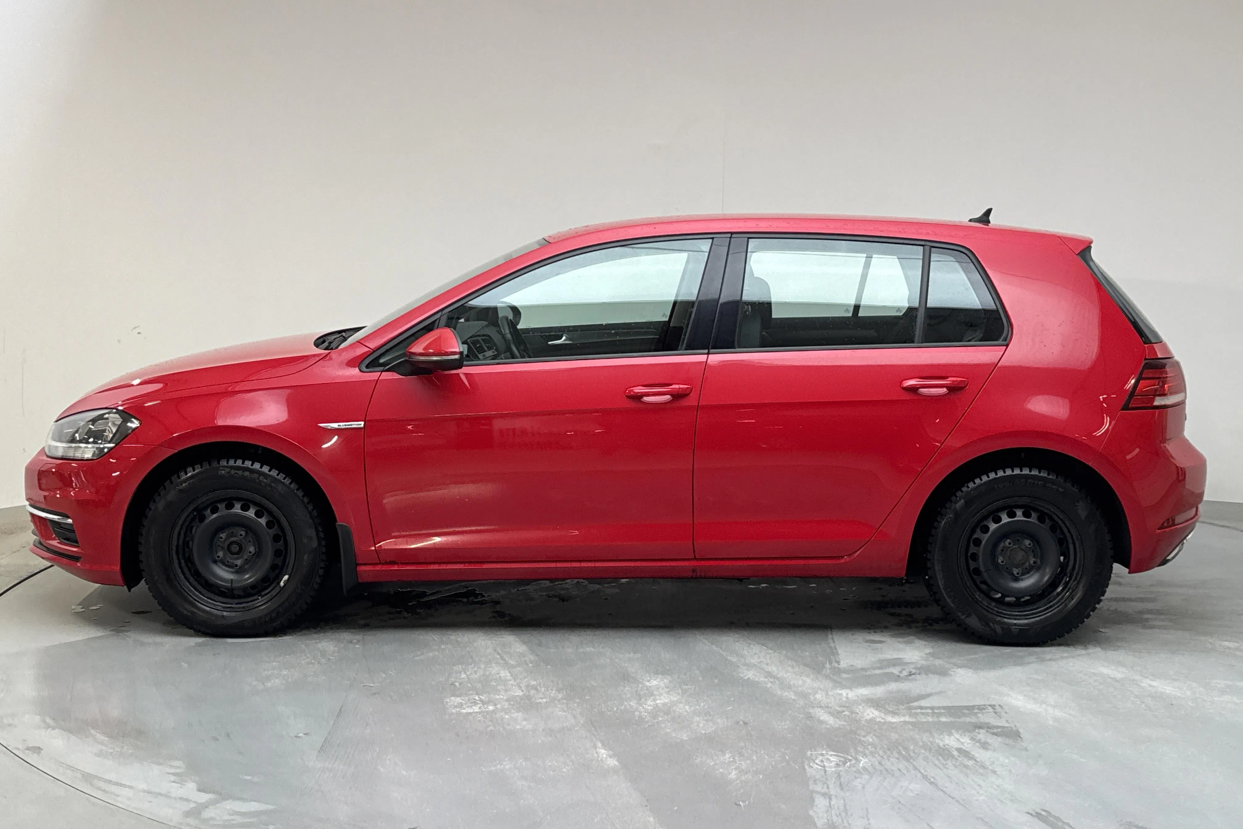 Presentationsfoto 2 av 12: VW Golf VII 1.4 TGI 5dr (110hk) - 6 551 mil - Automat - röd - 2018
