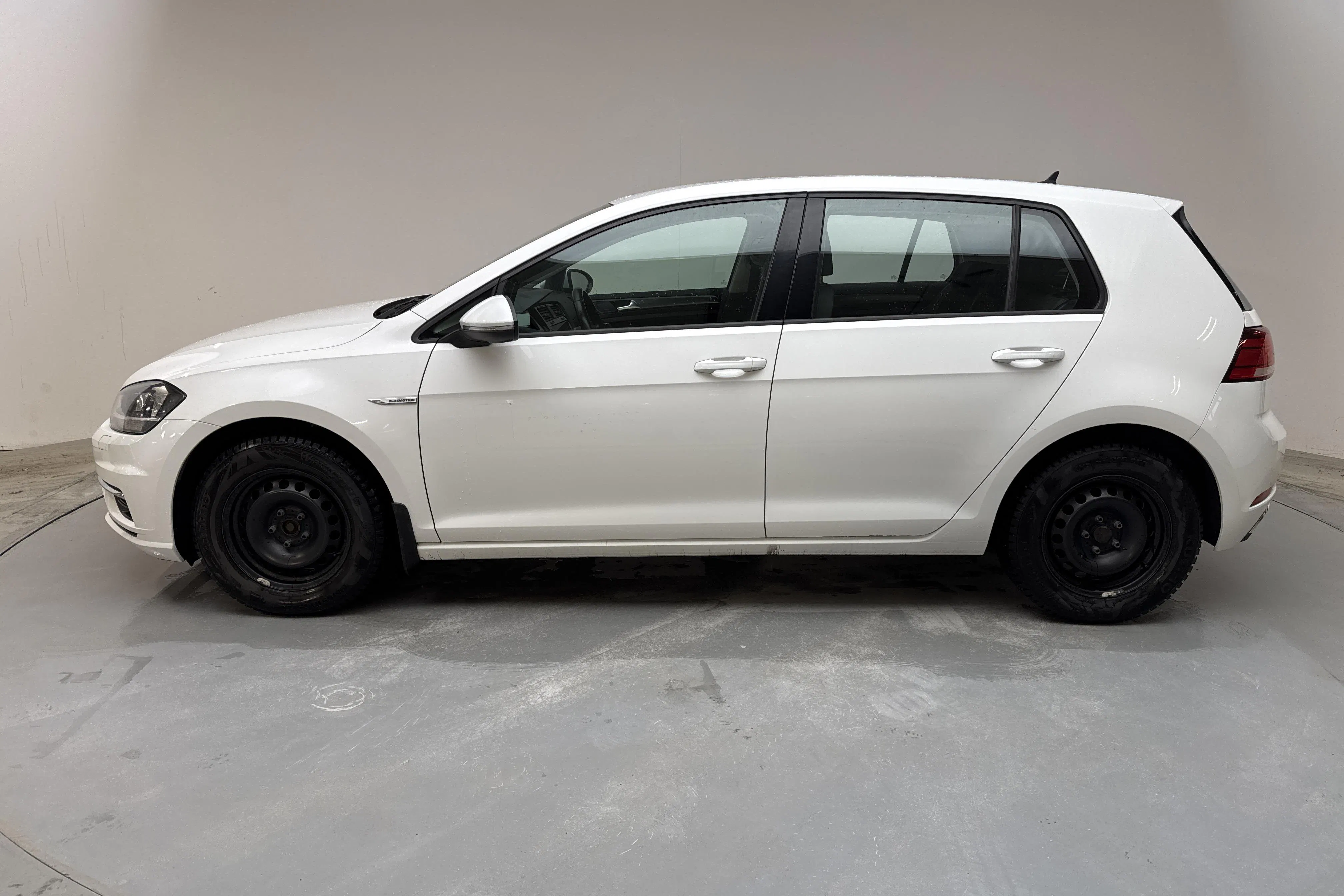 Presentationsfoto 2 av 14: VW Golf VII 1.4 TGI 5dr (110hk) - 7 091 mil - Manuell - vit - 2018