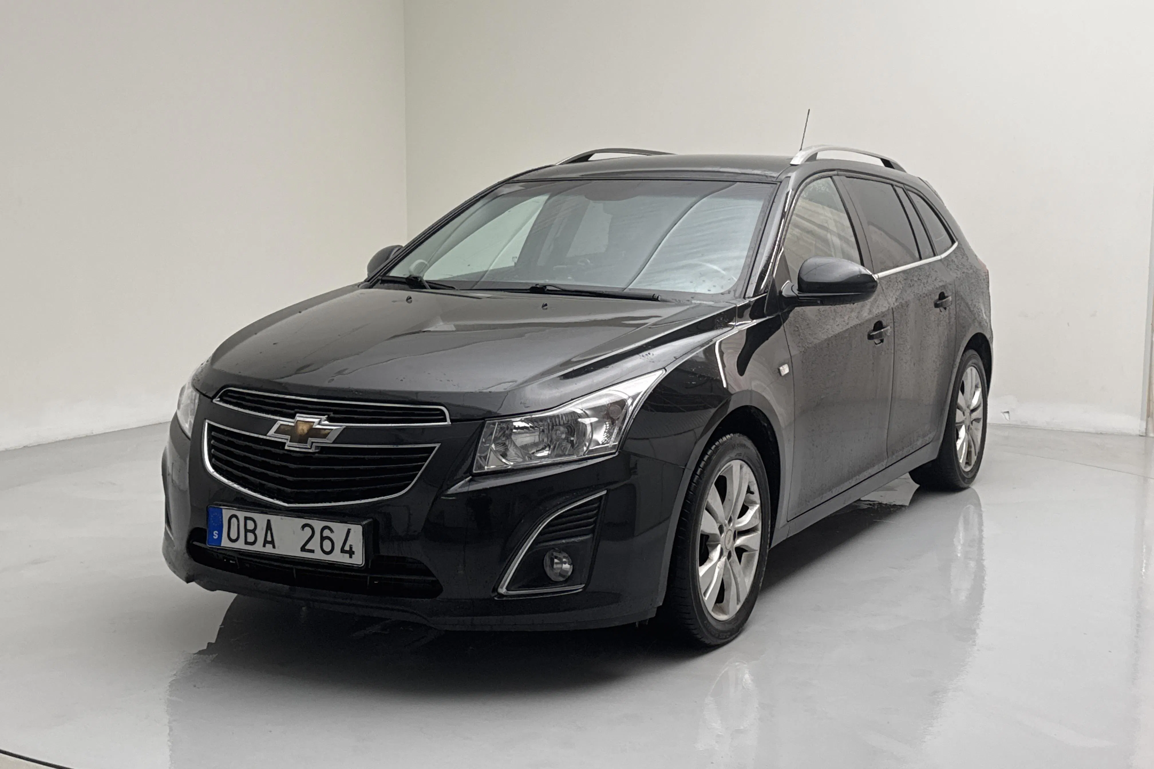 Presentationsfoto 1 av 14: Chevrolet Cruze 1.7D ECO Kombi (130hk) - 19 304 mil - Manuell - svart - 2013