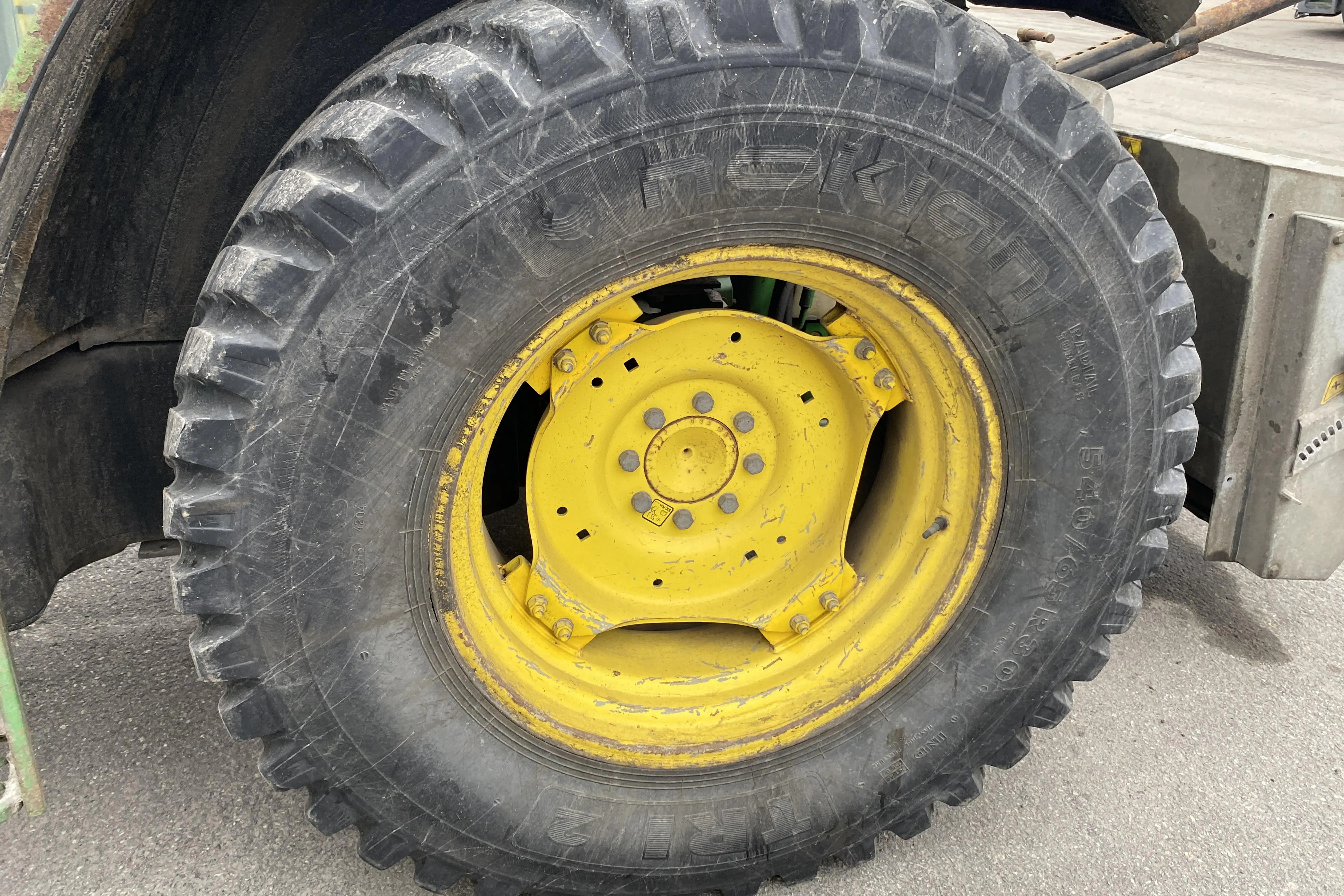 Presentationsfoto 44 av 44: JOHN DEERE 6210 med vikplog och spridare - 0 km - Manuell - grön - 1999