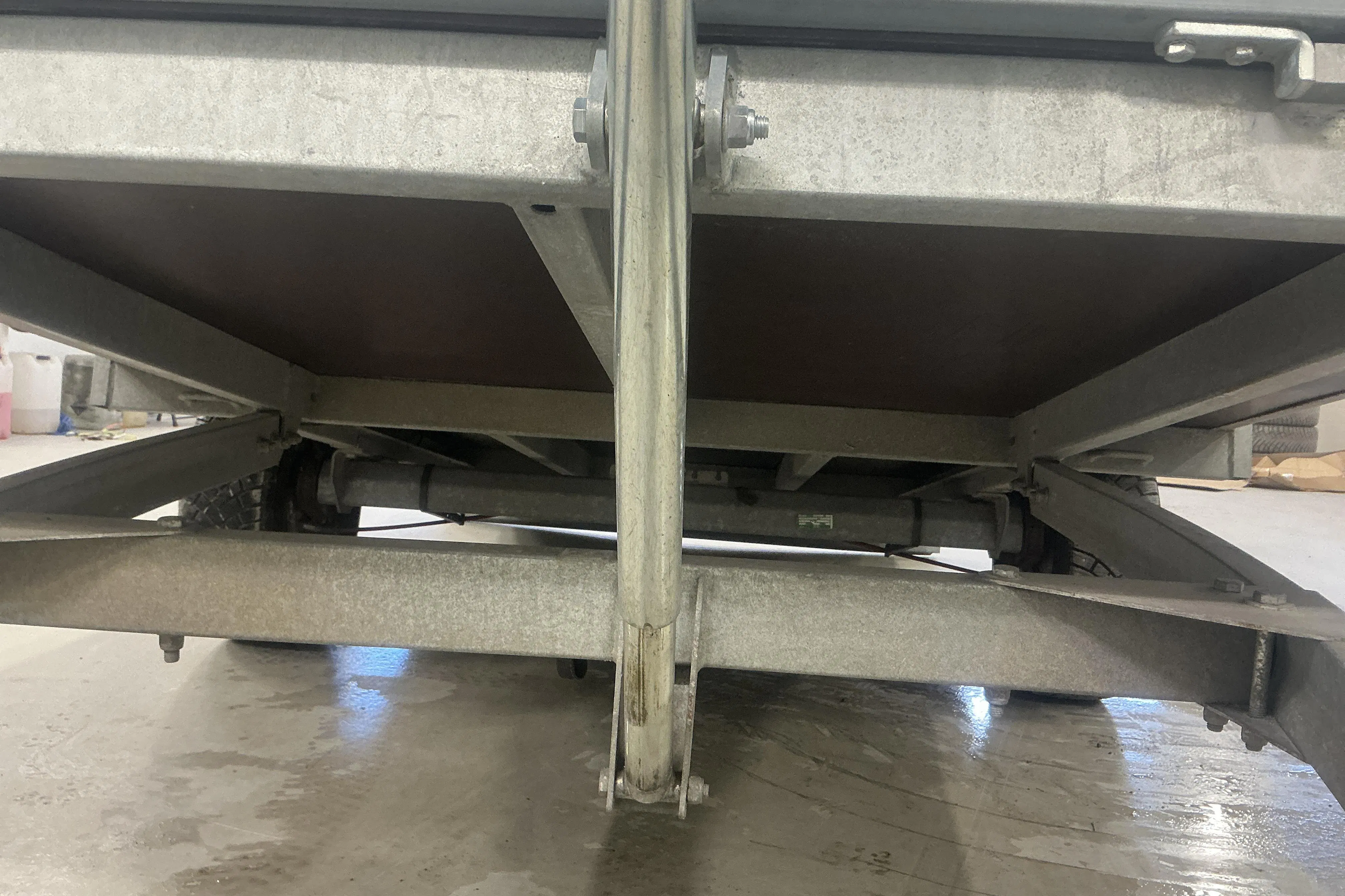 Presentationsfoto 2 av 12: NORTH GRADE ÅTM 380 Kåpsläpvagn med tippfunktion Släpvagn (Rep.Objekt) - 0 km - Light Grey - 2022