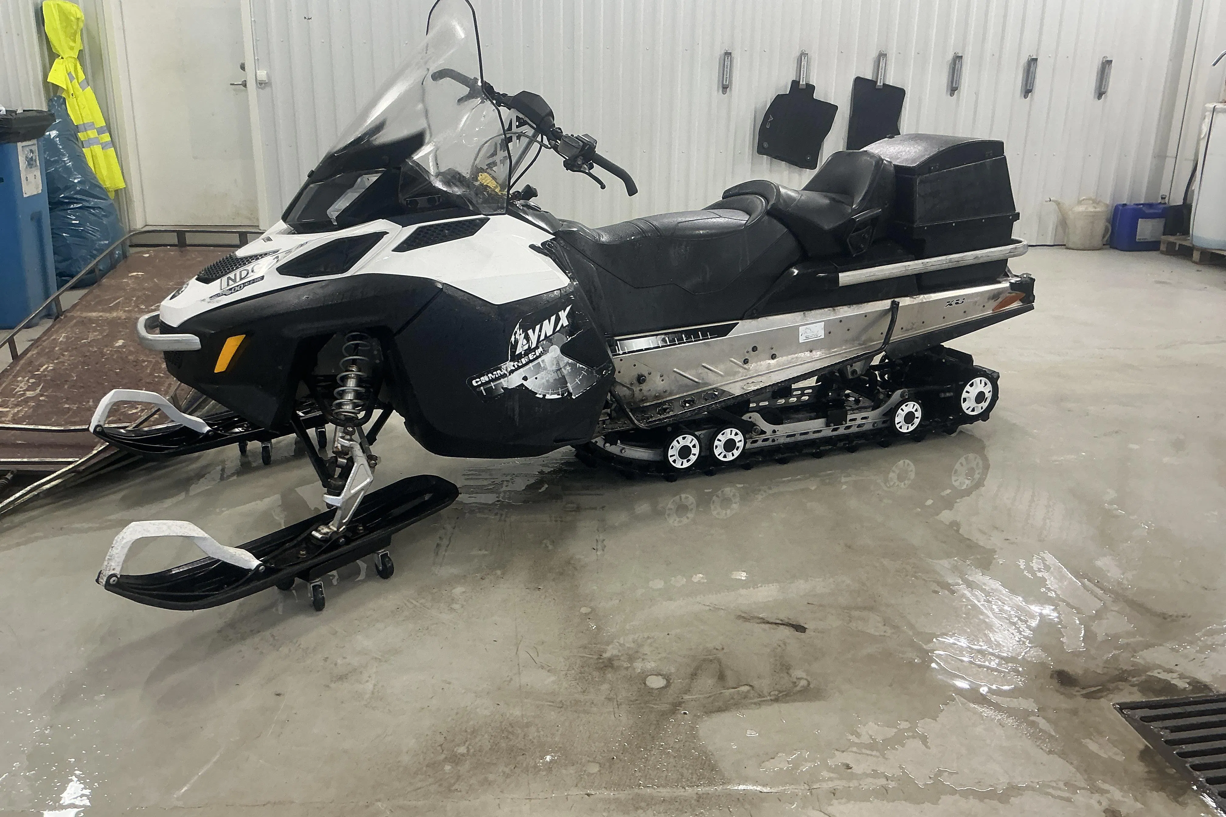 Presentationsfoto 2 av 20: LYNX XTRIM COMMANDER 600 HO E-TEC Snöskoter med släde - 278 mil - Automat - 2013