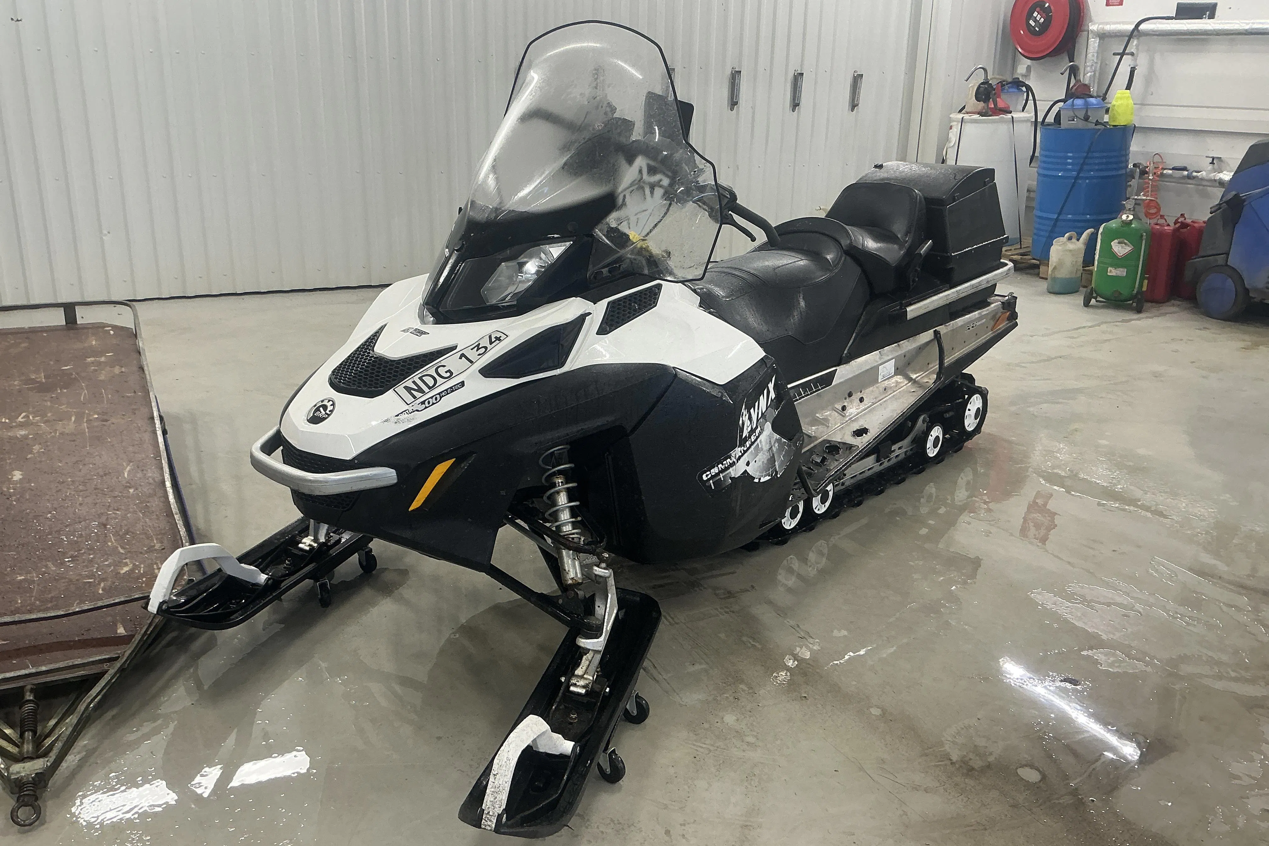 Presentationsfoto 1 av 20: LYNX XTRIM COMMANDER 600 HO E-TEC Snöskoter med släde - 278 mil - Automat - 2013