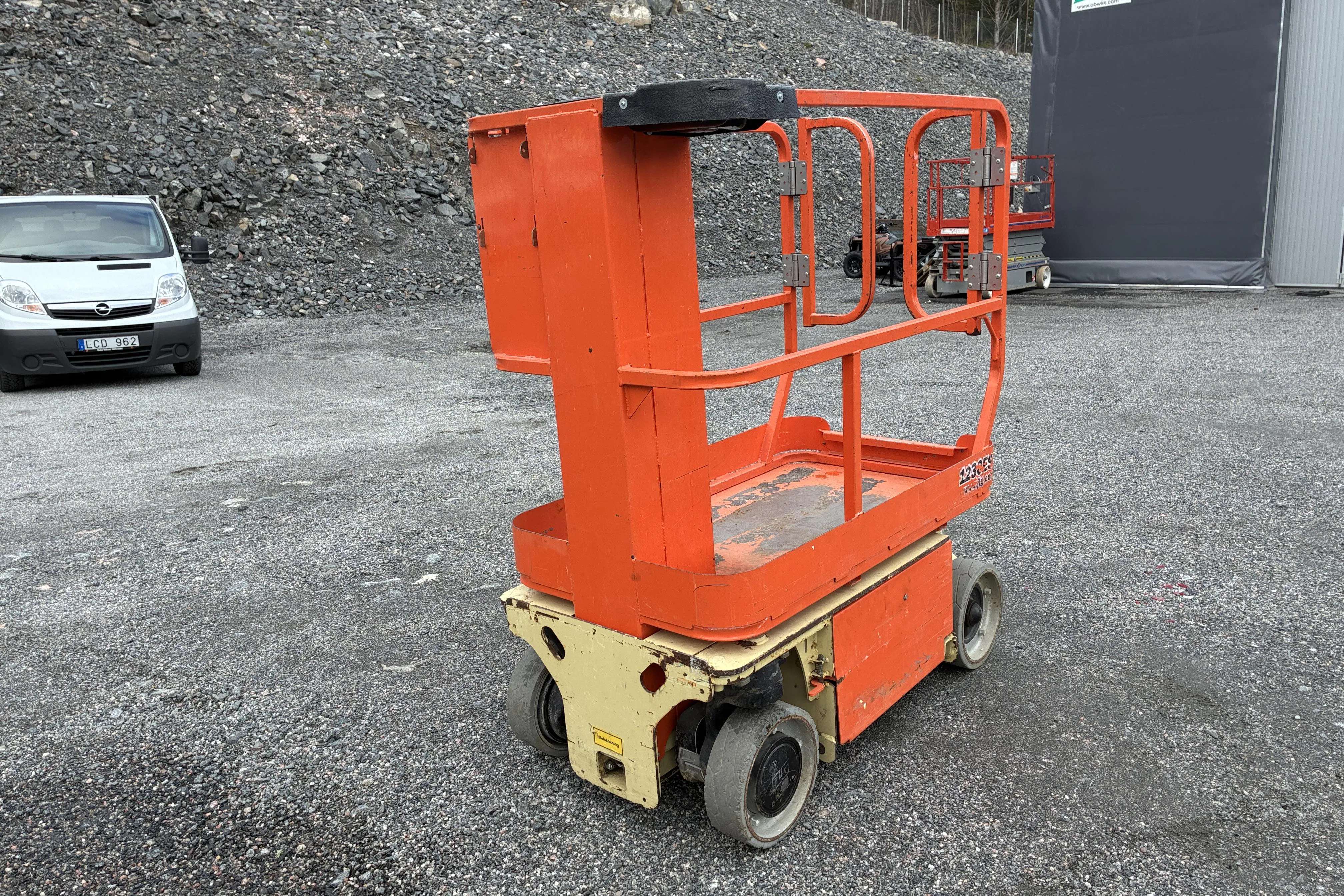 Presentationsfoto 1 av 48: JLG 1230 Pelarlyft -  - 2012