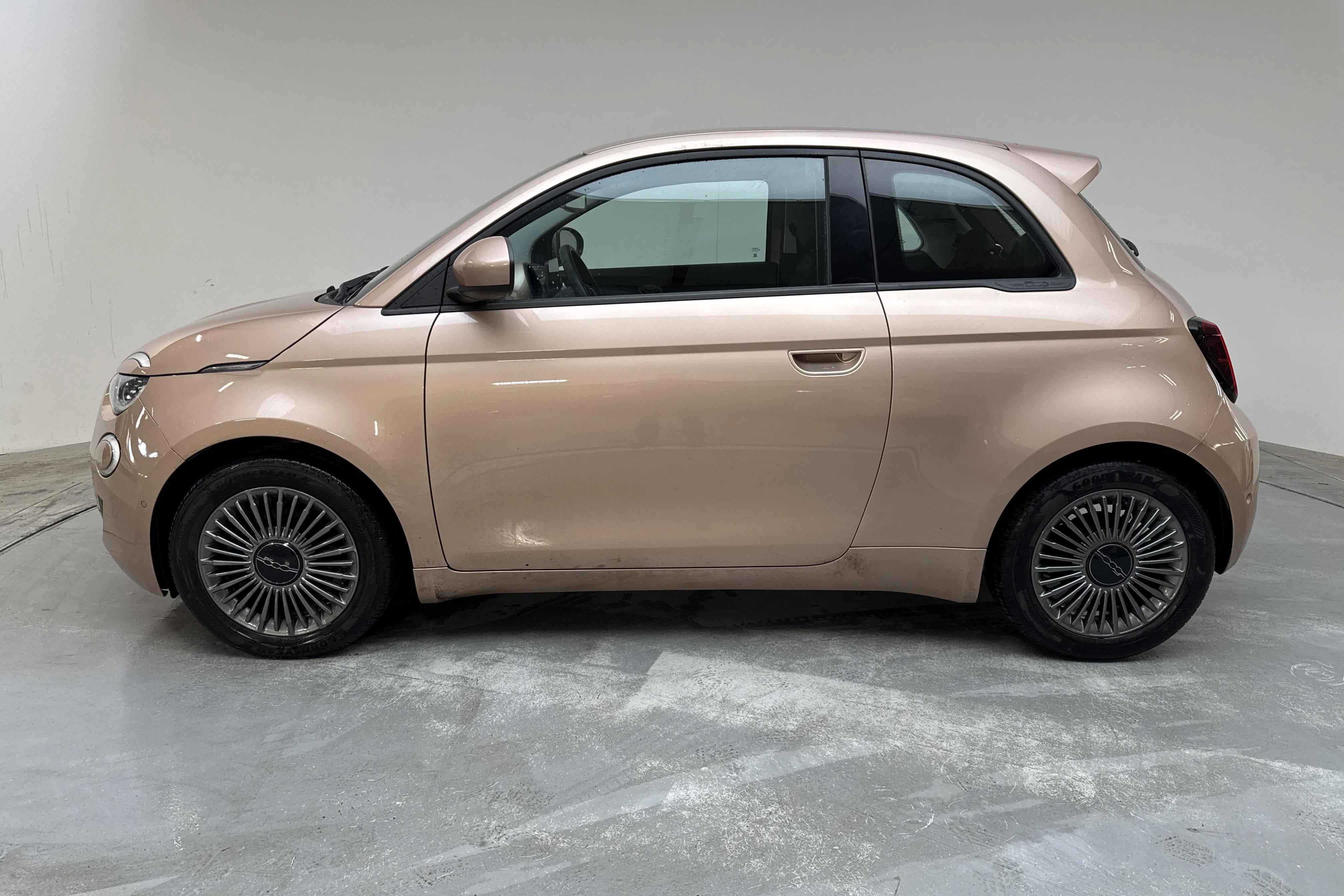 Presentationsfoto 2 av 15: Fiat 500e (118hk) - 6 151 mil - Automat - röd - 2022
