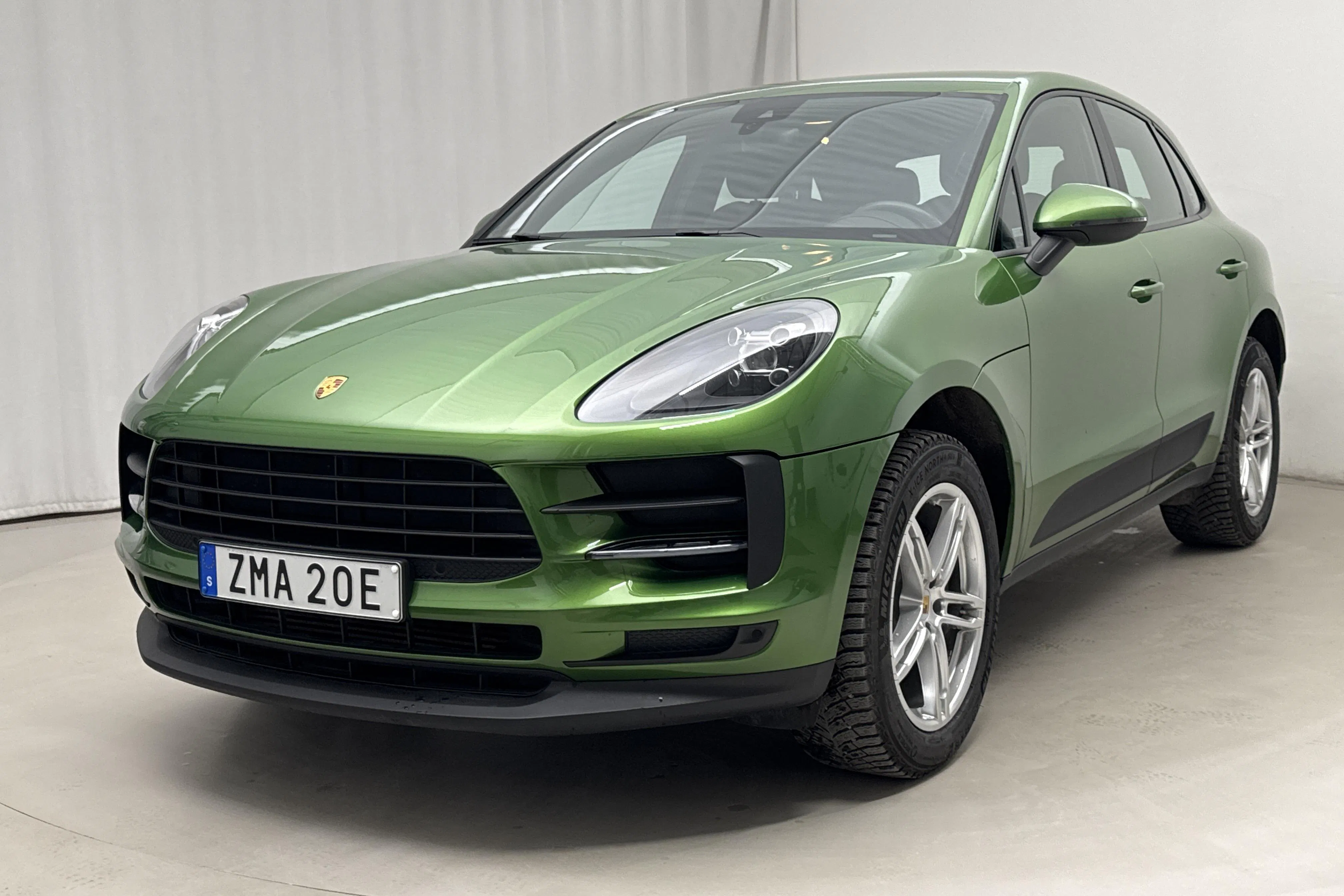 Presentationsfoto 1 av 26: Porsche Macan (245hk) - 8 646 mil - Automat - grön - 2020