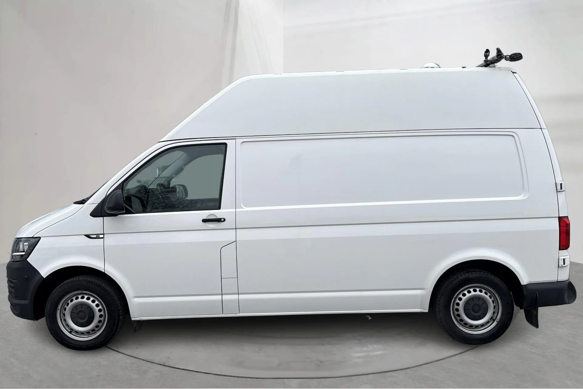 Presentationsfoto 2 av 22: VW Transporter T6 2.0 TDI BMT Skåp (150hk) - 20 473 mil - Manuell - vit - 2018