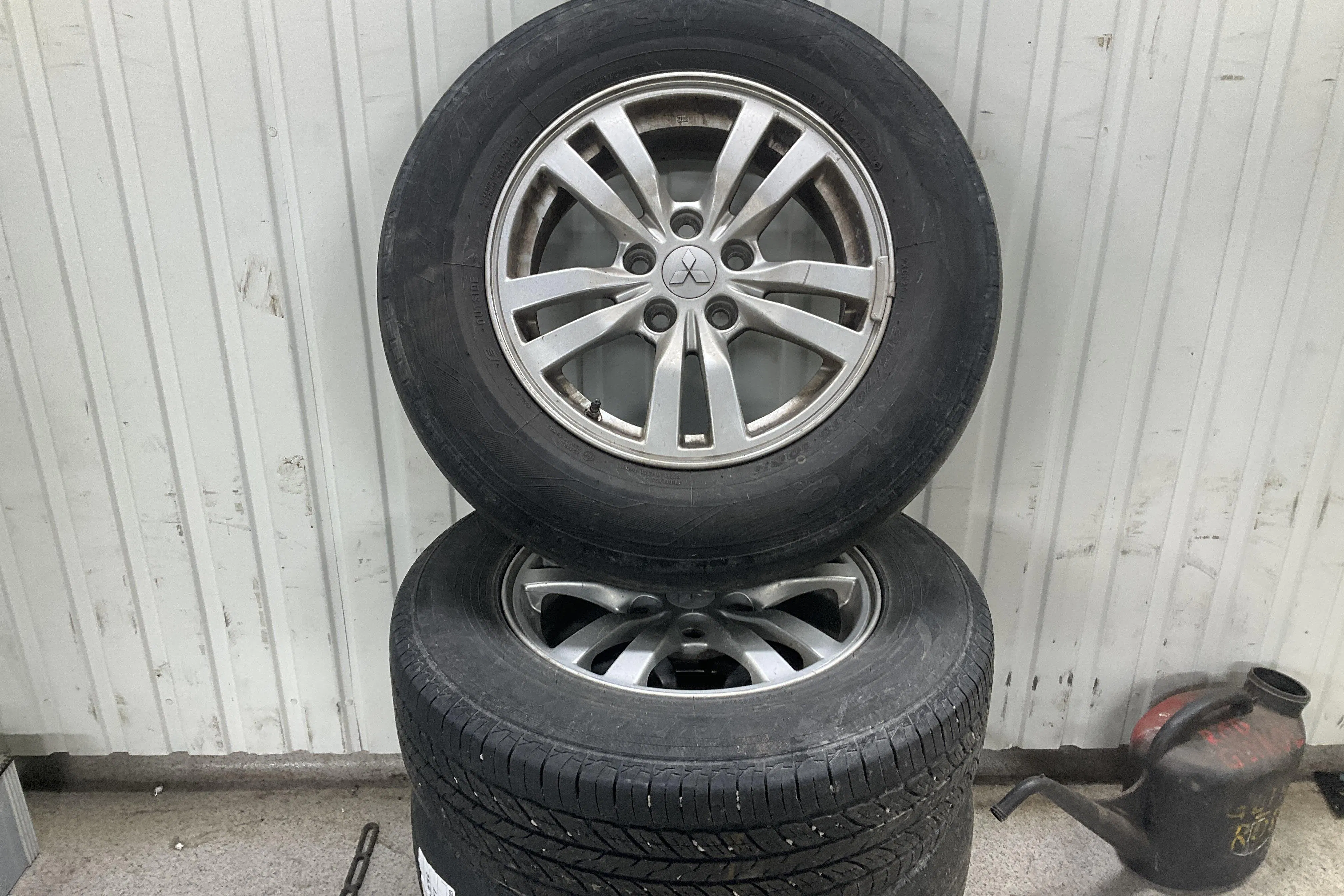 Presentationsfoto 18 av 18: Mitsubishi Outlander 2.0 Plug-in Hybrid 4WD (121hk) - 14 617 mil - Automat - vit - 2014