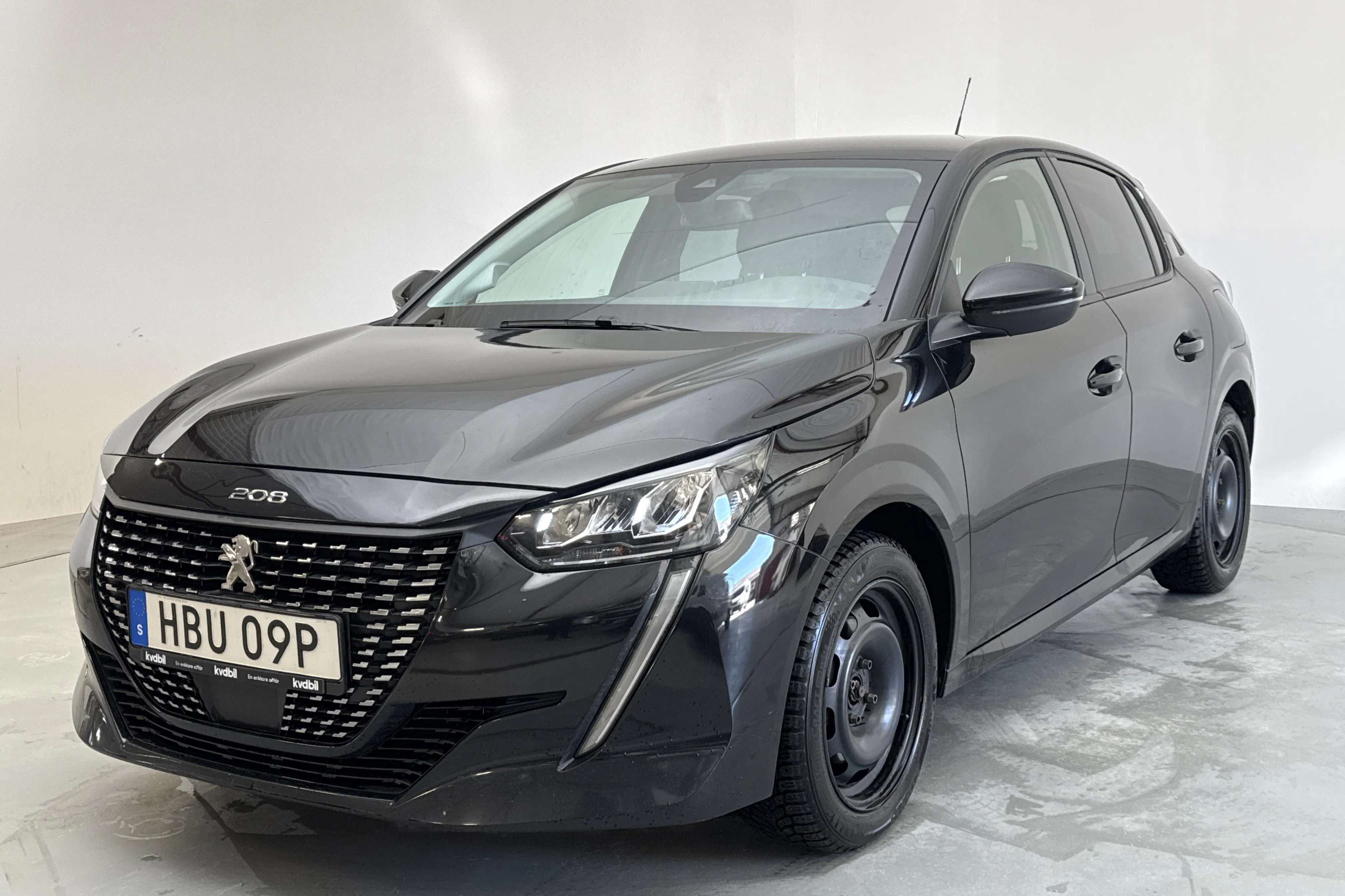 Presentation photo 1 of 13: Peugeot 208 1.2 PureTech 5dr (100hk) - 94 640 km - Automatic - black - 2022