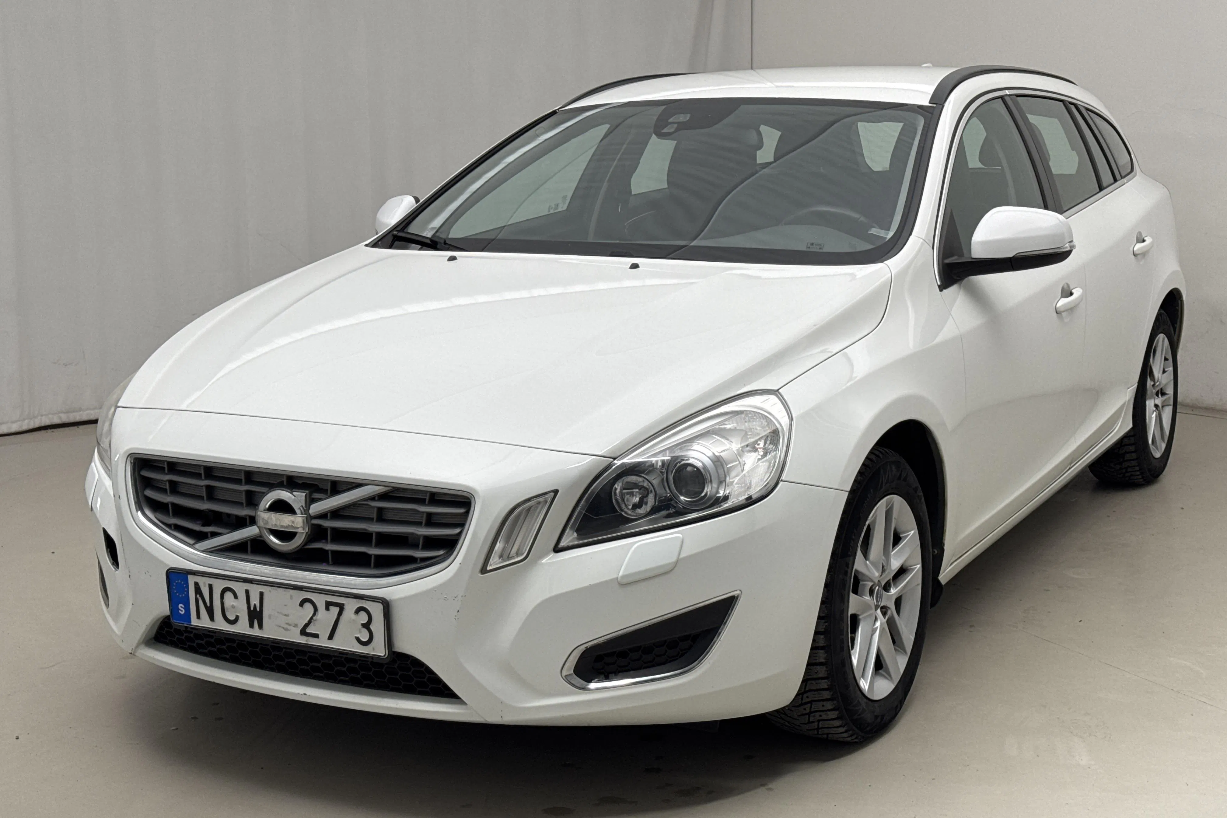 Presentationsfoto 1 av 13: Volvo V60 D2 (115hk) - 11 364 mil - Automat - vit - 2013
