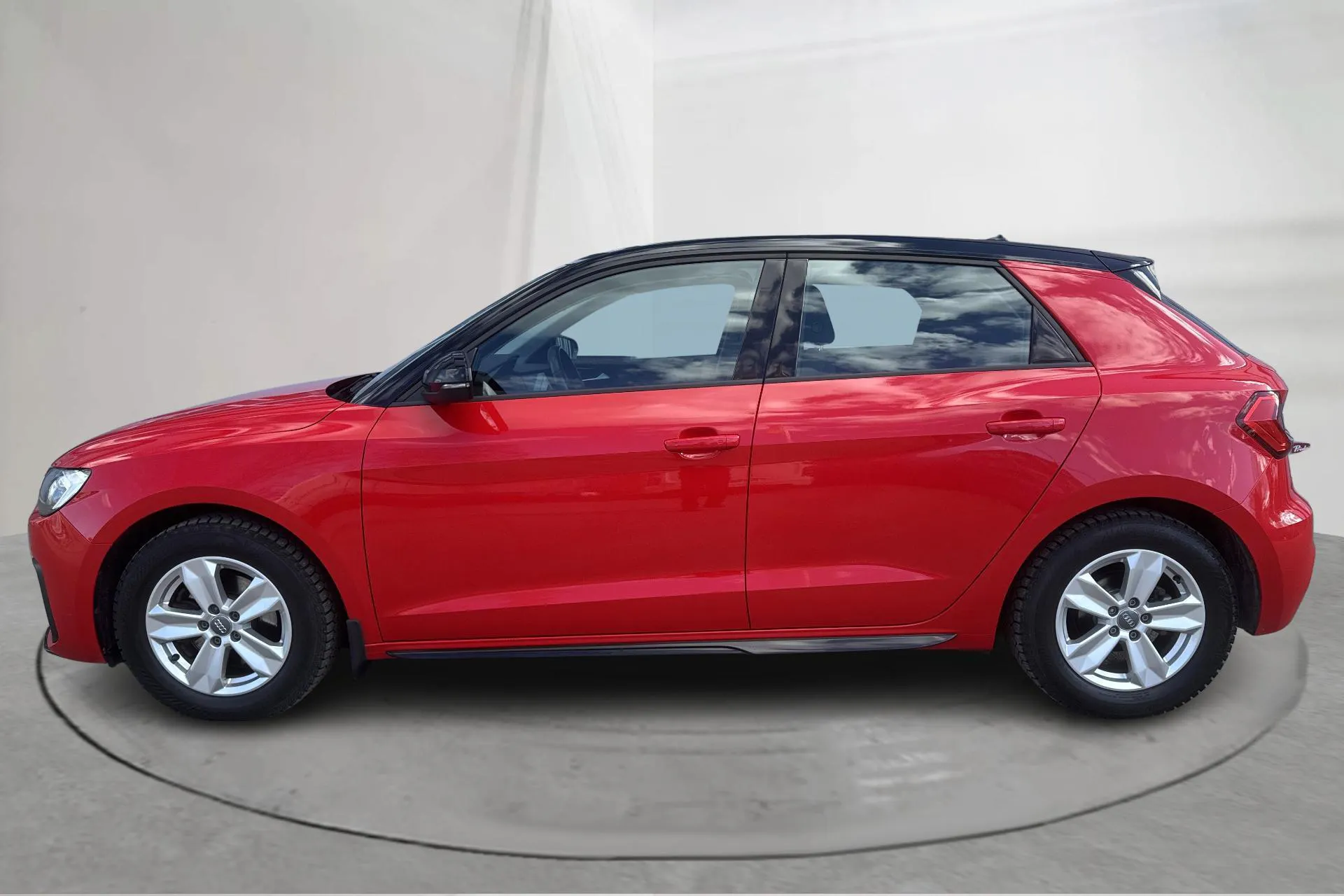 Presentationsfoto 2 av 13: Audi A1 Sportback 30 TFSI (116hk) - 7 731 mil - Automat - röd - 2020